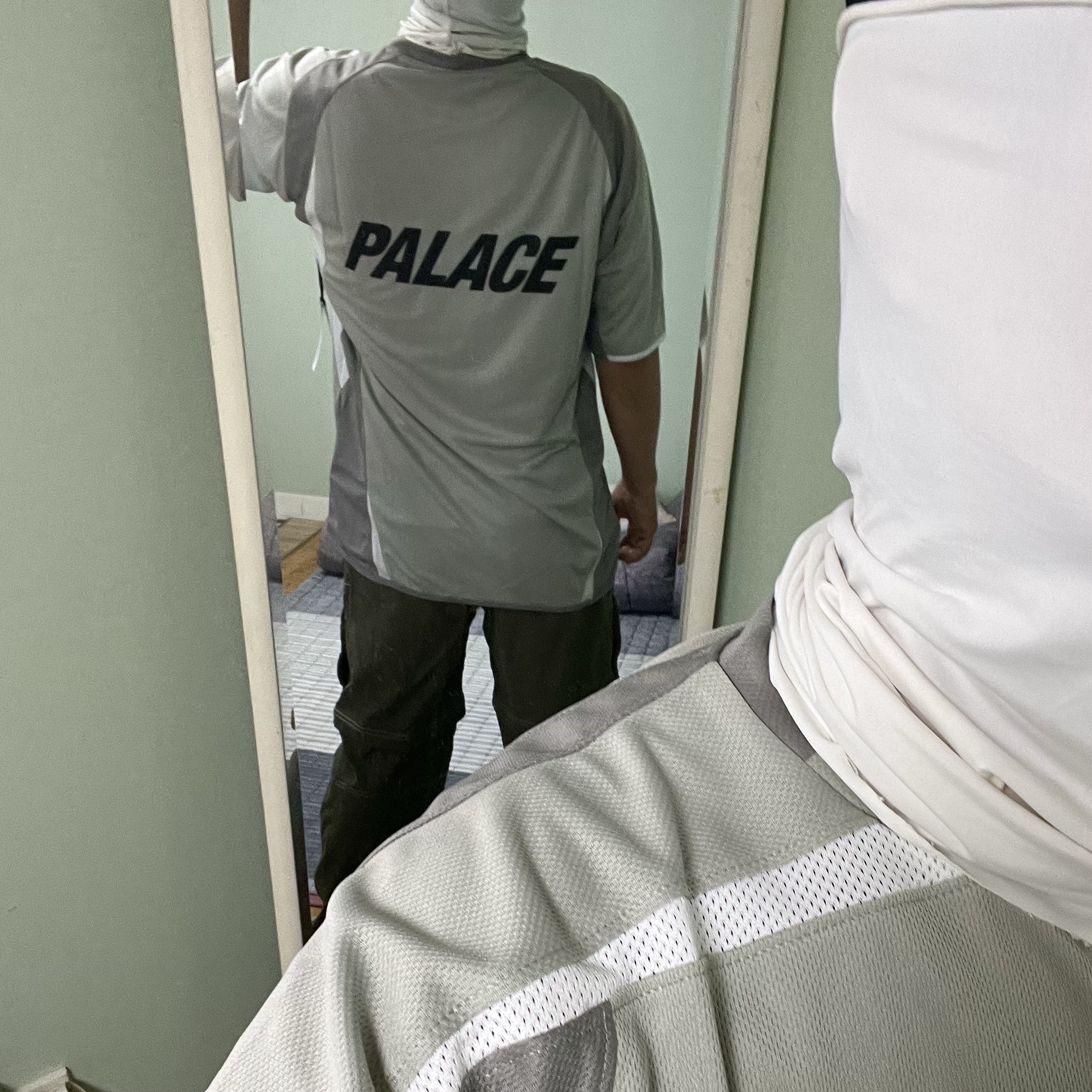 Nike ACG Smith Summit Cargo Pants Medium Olive - Asia, Palace Pro Jersey White - 23FW 착용 스타일 - 2