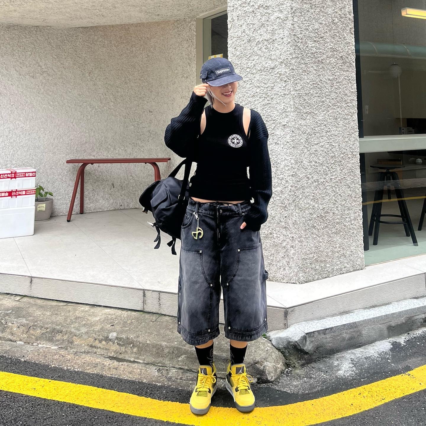 Punch Drunk Parties Mother's Worry Tank Top Black, Punch Drunk Parties Gyeolsoc Tank Top Black 착용 스타일 - 3