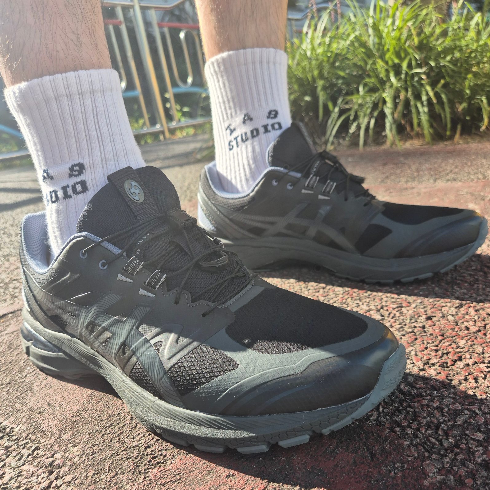 Asics x Sansan Gear Gel-Terrain Phantom Moon Mist 착용 스타일