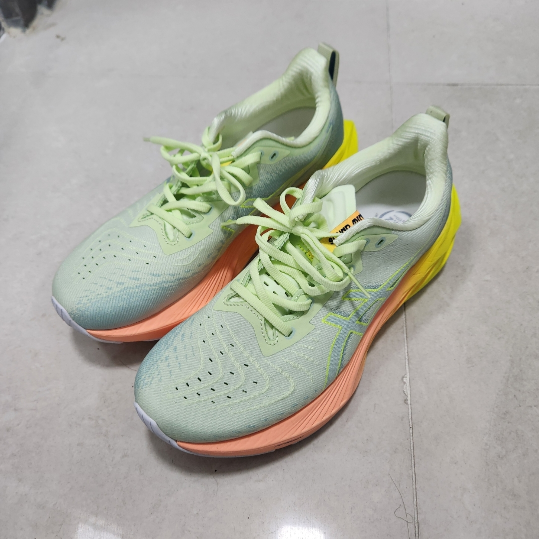 Asics Novablast 4 Cool Matcha Safety Yellow 착용 스타일