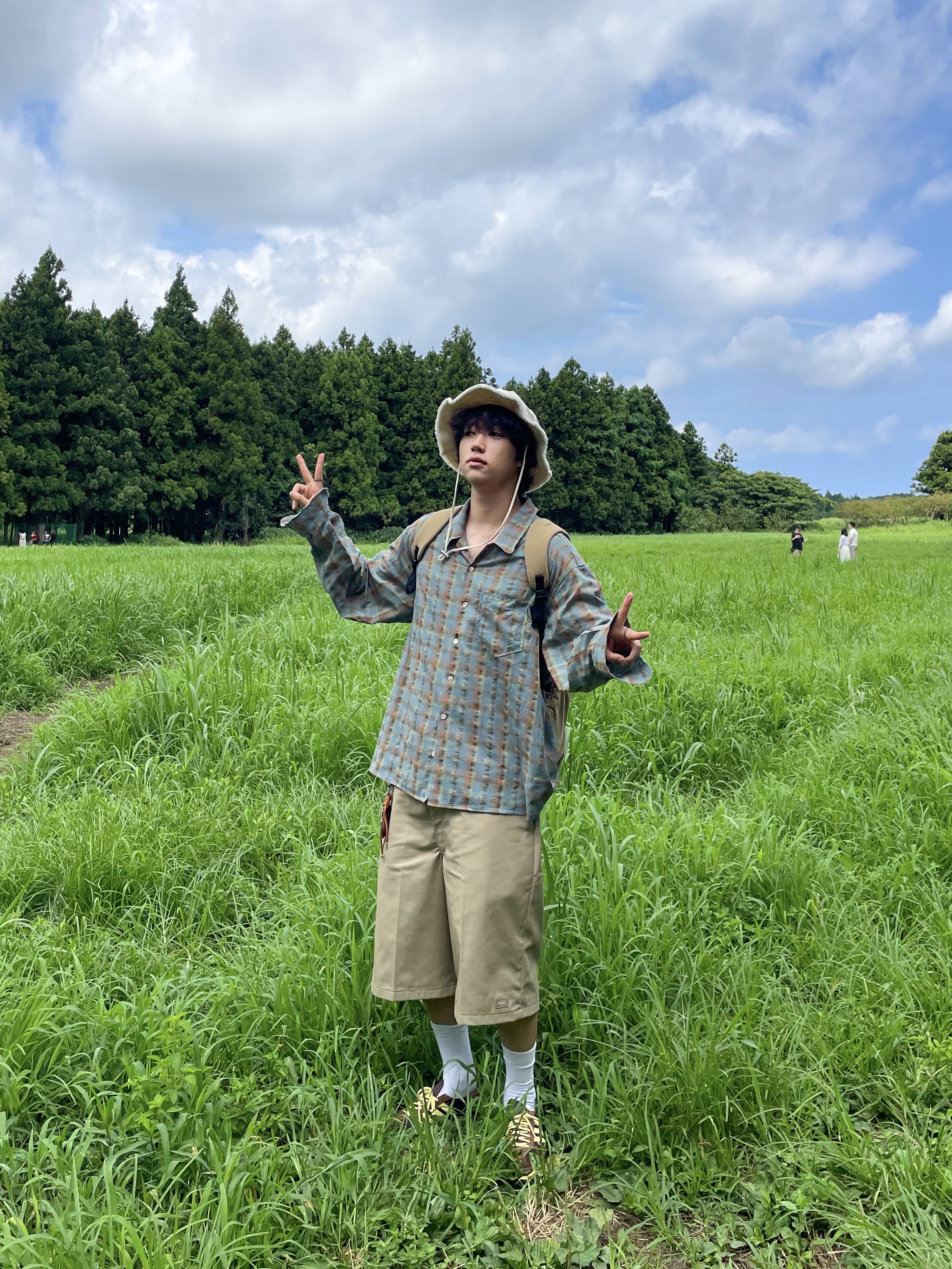Jacquemus Le Bob Artichaut Bucket Hat Off White 착용 스타일
