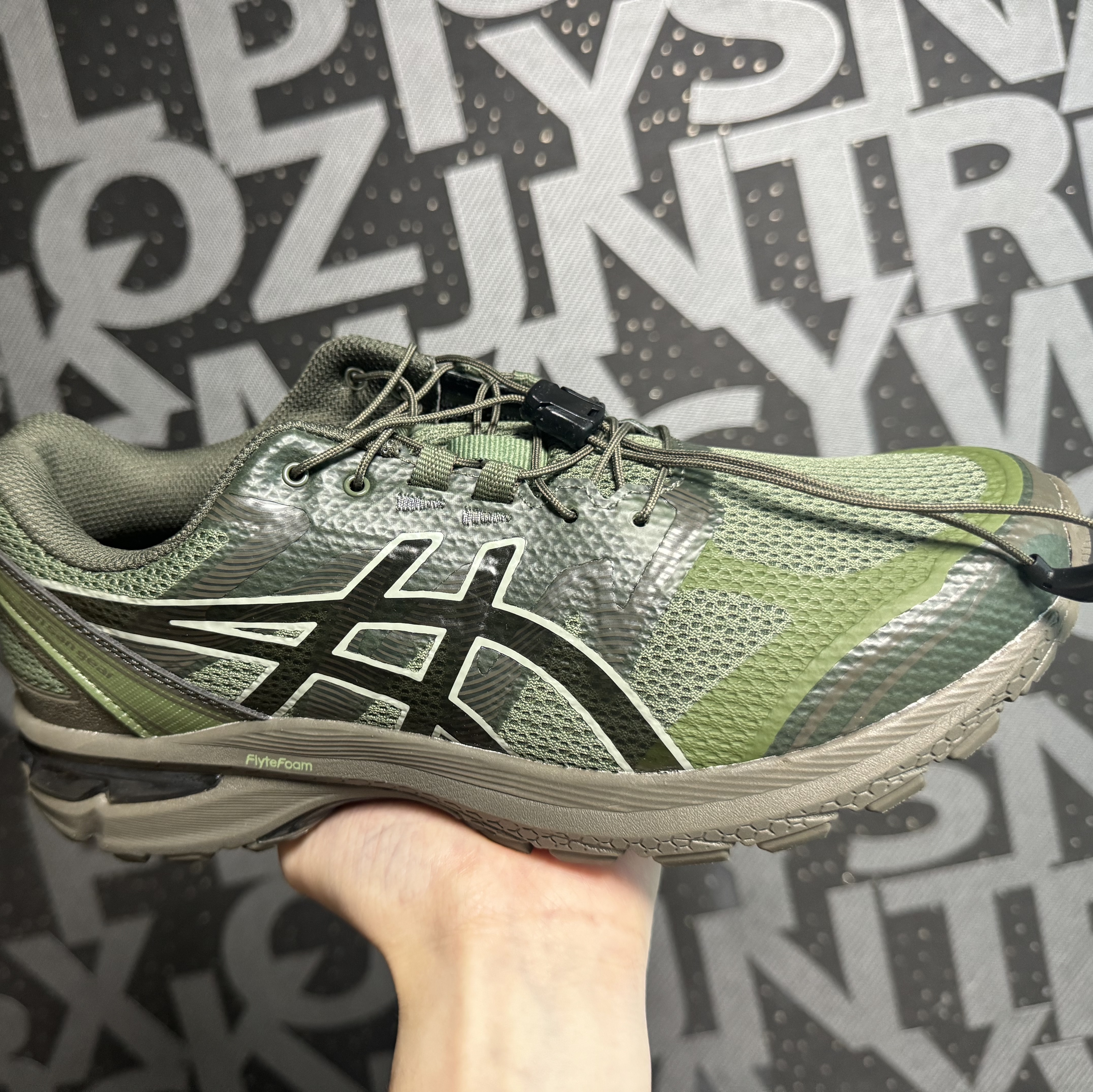Asics x Sansan Gear Gel-Terrain Bronze Green Tarmac, Asics x Sansan Gear Gel-Terrain Grey Violet Jolly Green 착용 스타일 - 2