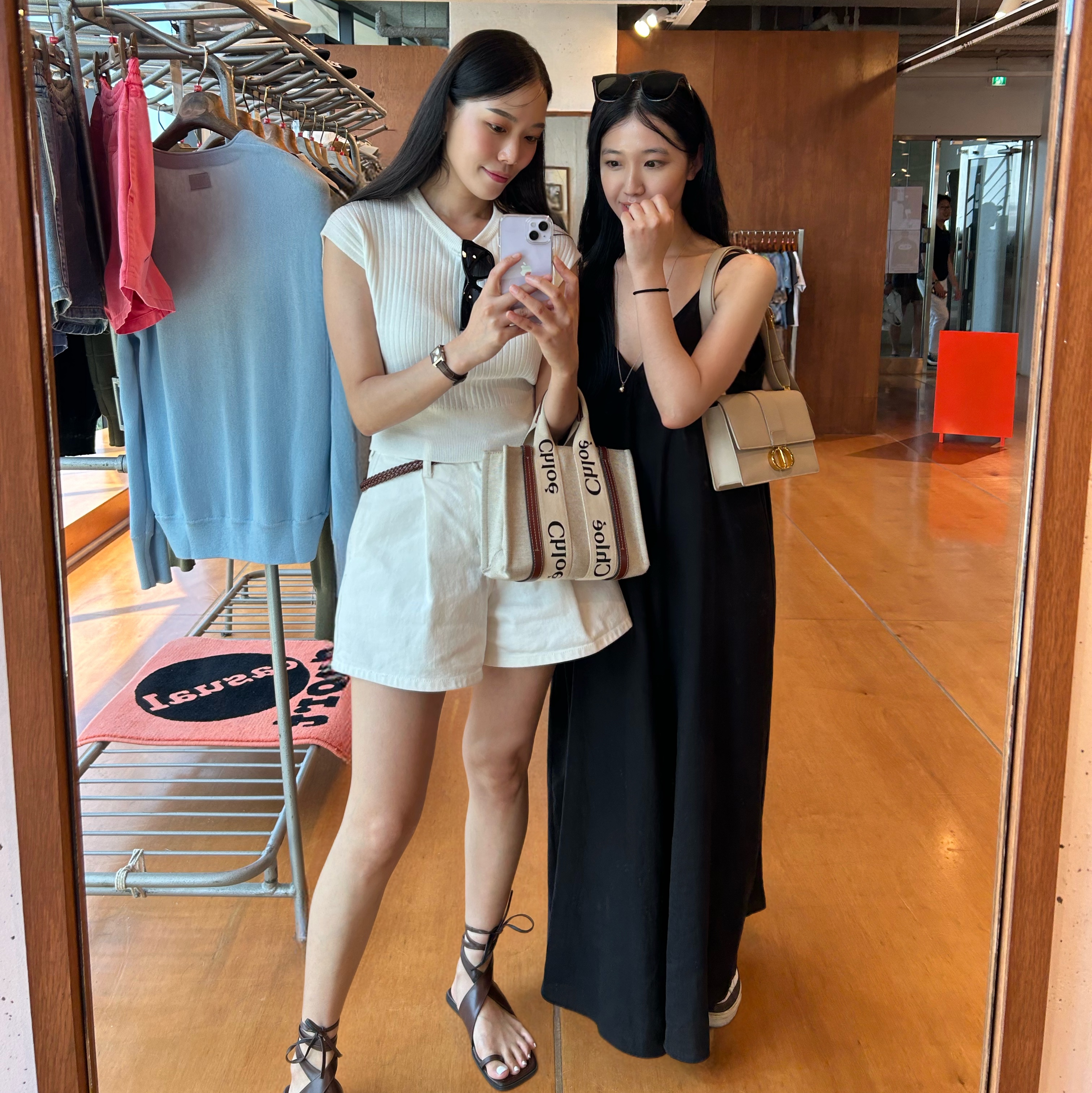 Dior Small 30 Montaigne Bag Calfskin Dusty Ivory, Chloe Woody Mini Tote Bag White Brown 착용 스타일 - 8