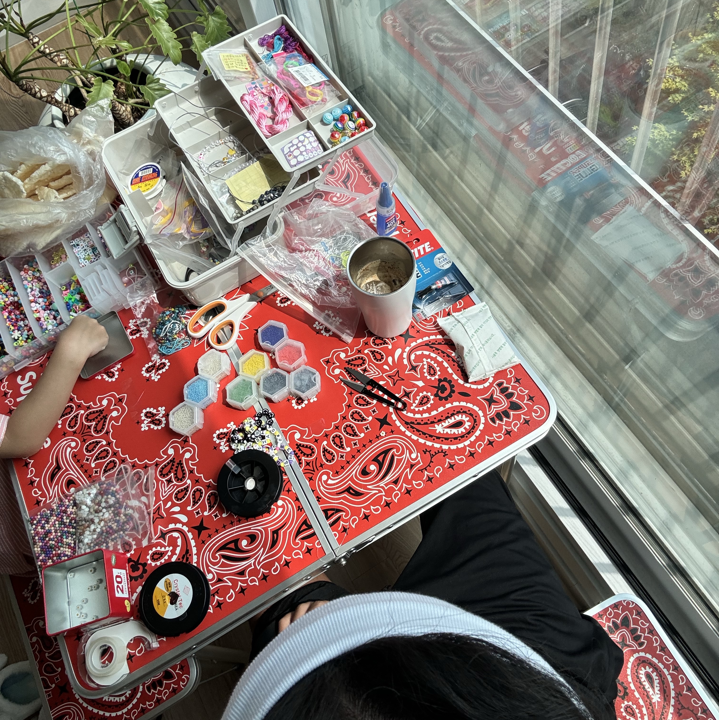 Supreme x Coleman Folding Table Set Red - 24SS 착용 스타일