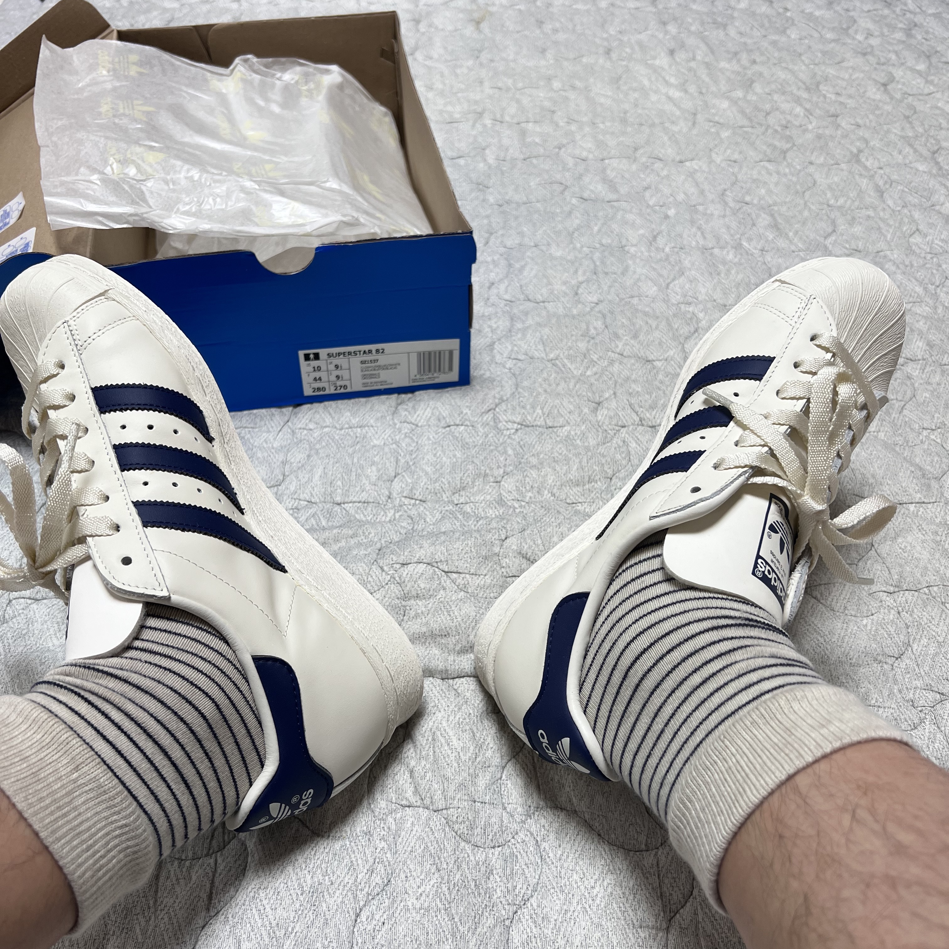 Adidas Superstar 82 White Dark Blue 착용 스타일