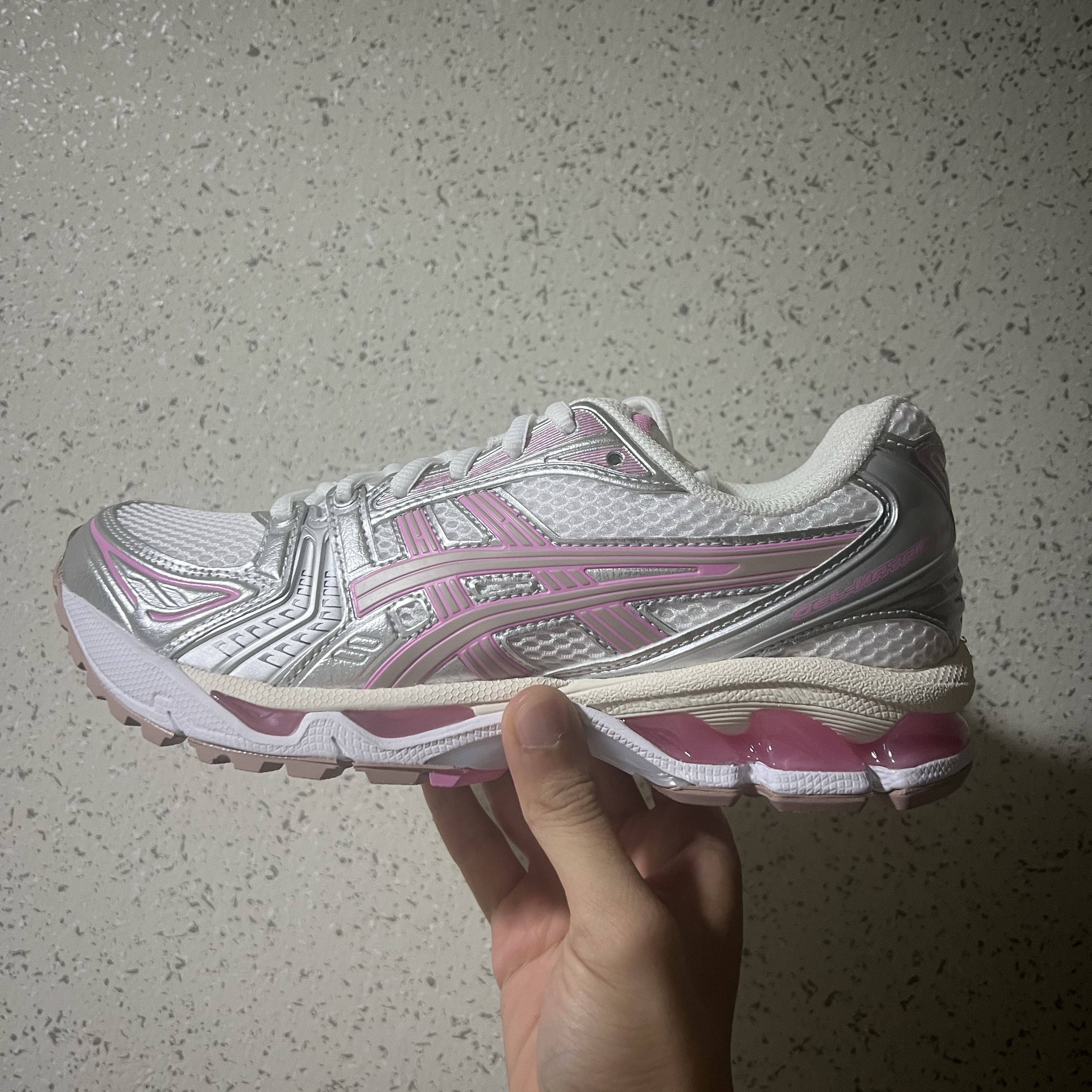 Asics Unlimited Gel-Kayano 14 White Fawn 착용 스타일 - 1