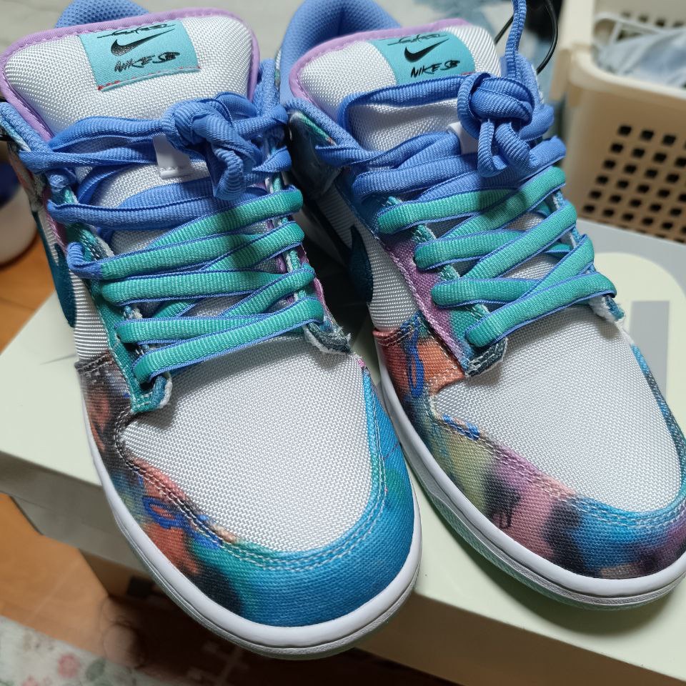 Nike x Futura Laboratories SB Dunk Low OG QS White and Geode Teal 착용 스타일 - 1