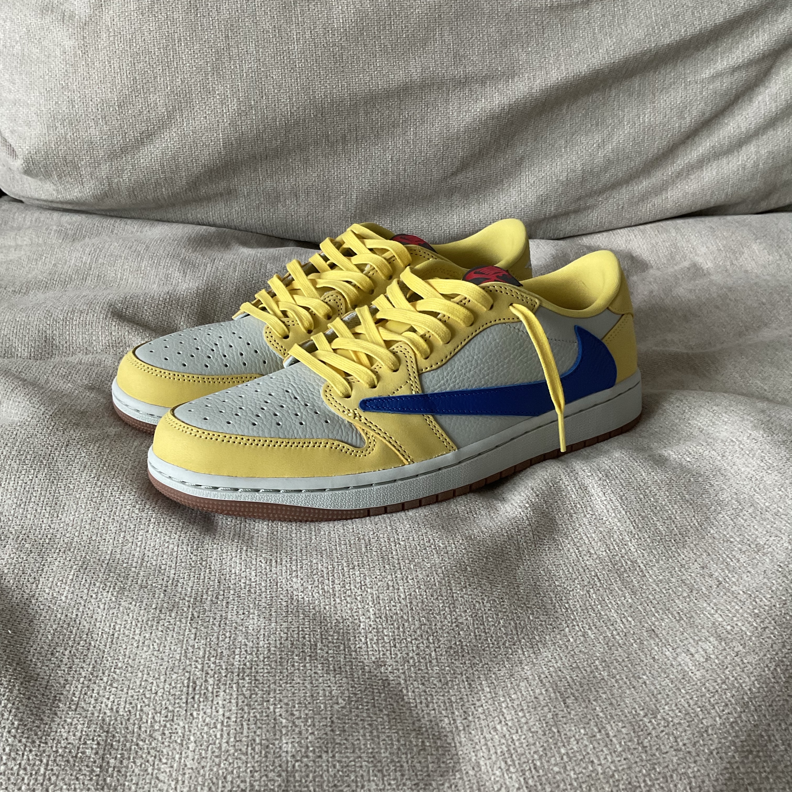 (W) Jordan 1 x Travis Scott Retro Low OG SP Canary 착용 스타일
