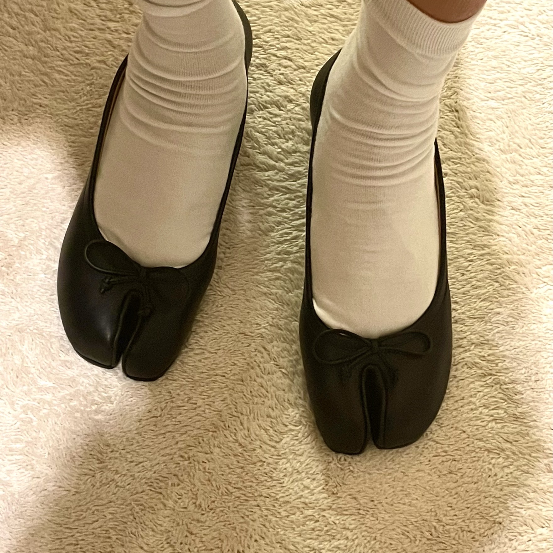 (W) Maison Margiela Tabi Leather Ballerina Pumps Black 착용 스타일