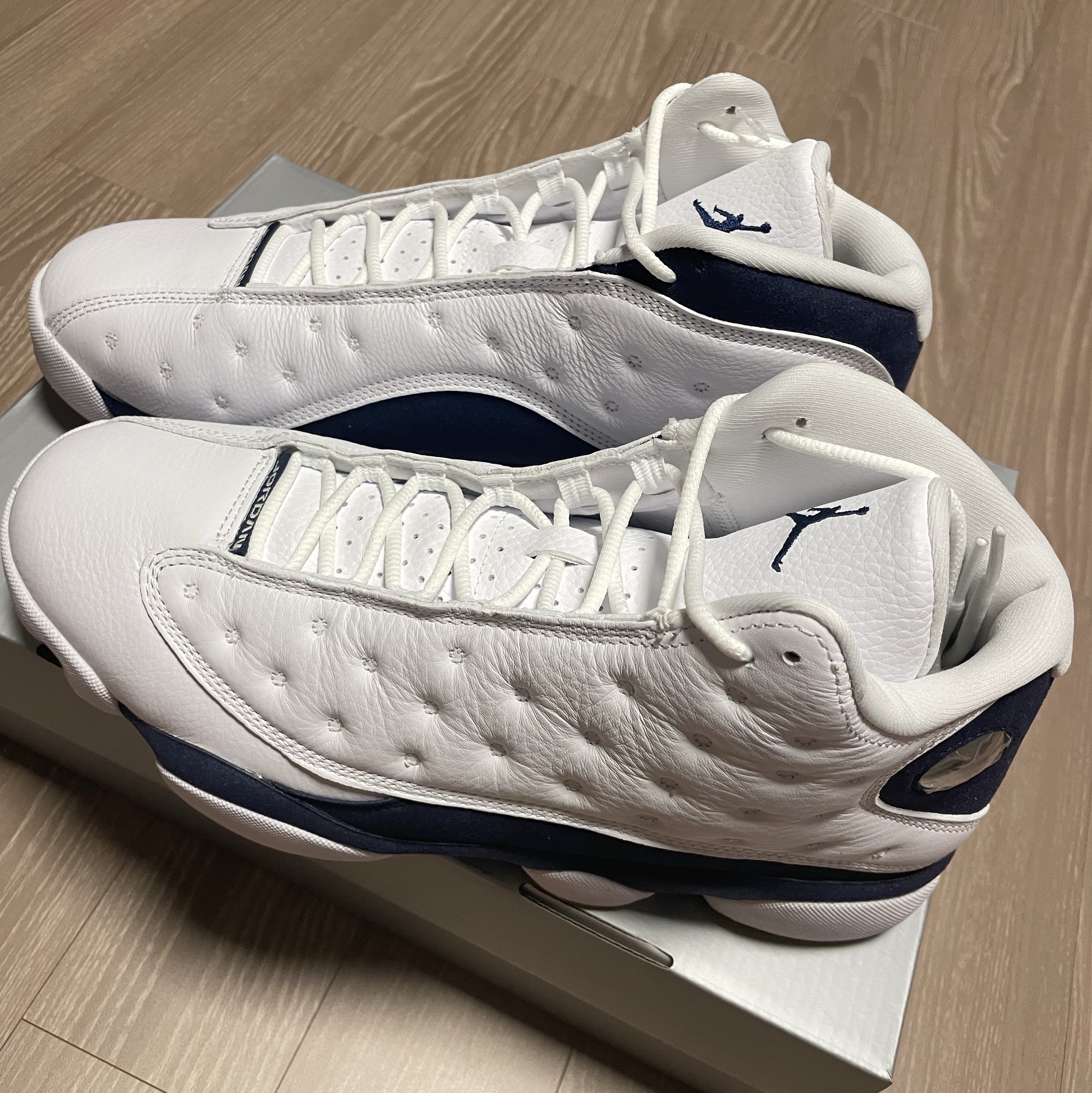 Jordan 13 Retro White and Midnight Navy 착용 스타일 - 2