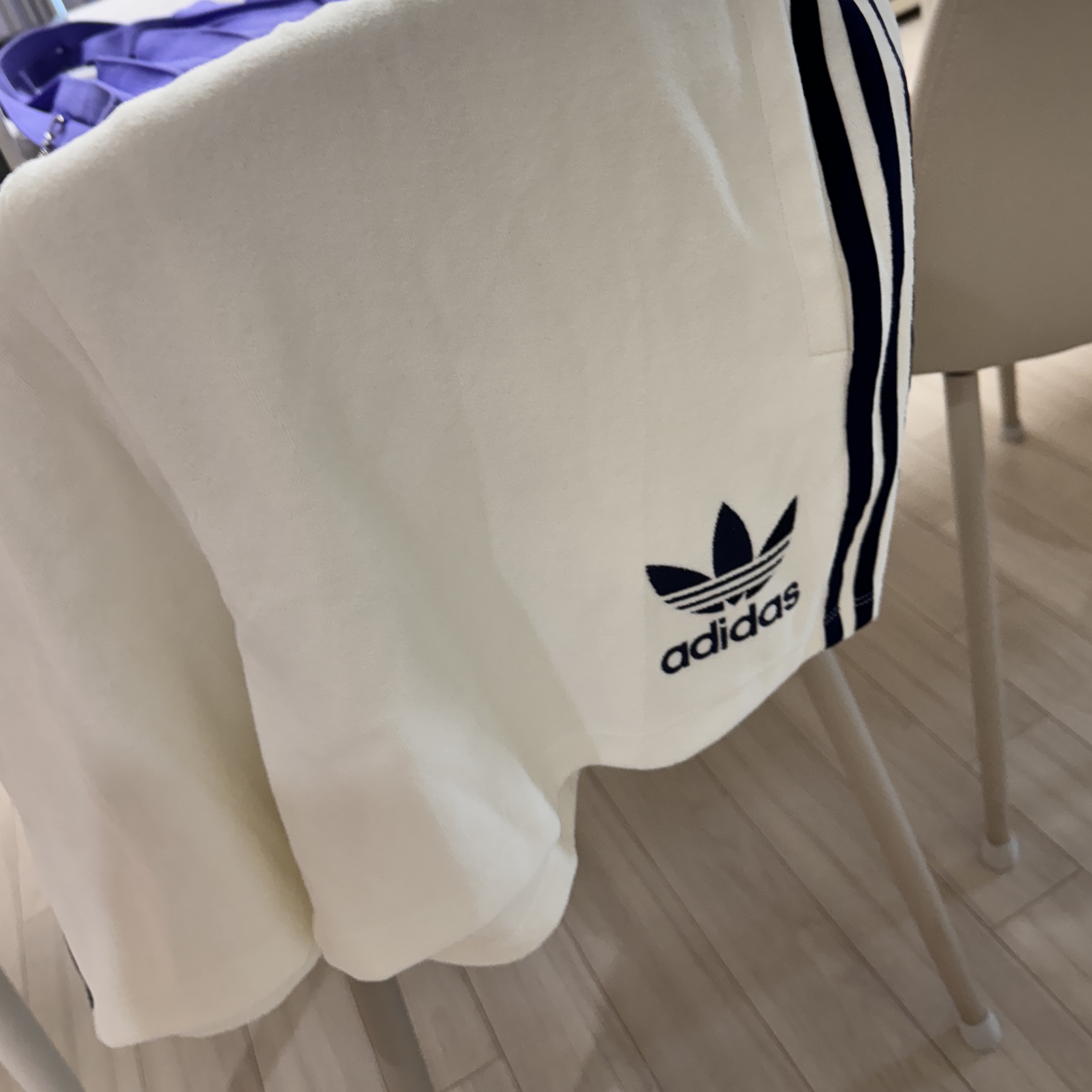 (W) Adidas Terry Shorts Off White - KR Sizing 착용 스타일