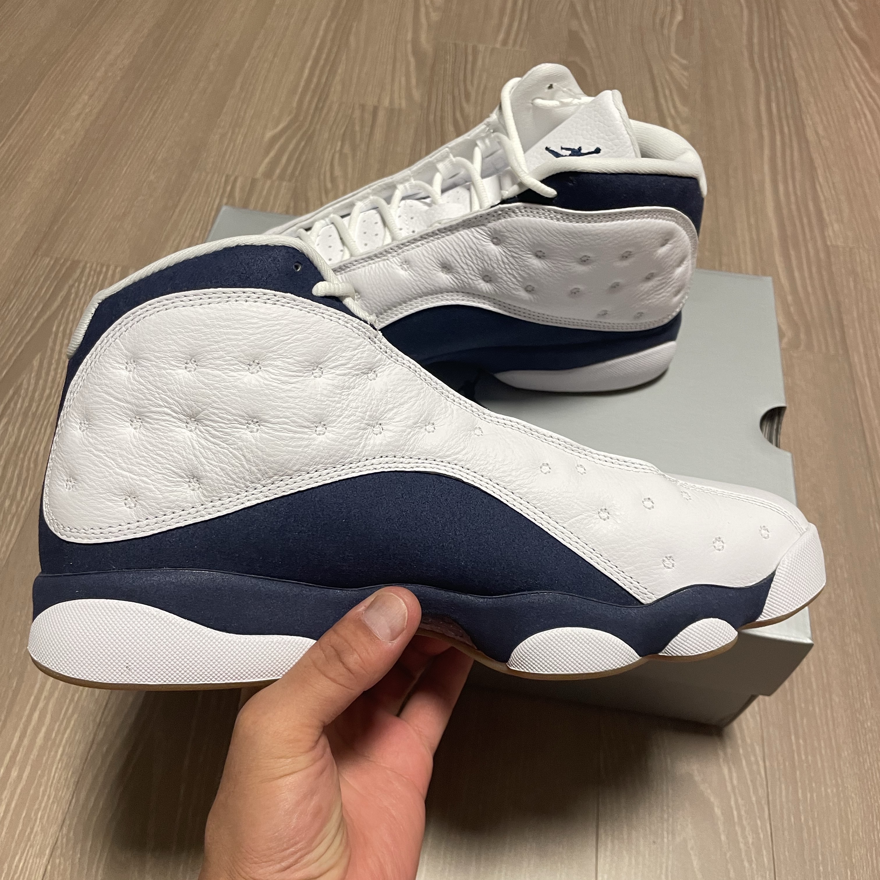 Jordan 13 Retro White and Midnight Navy 착용 스타일 - 3
