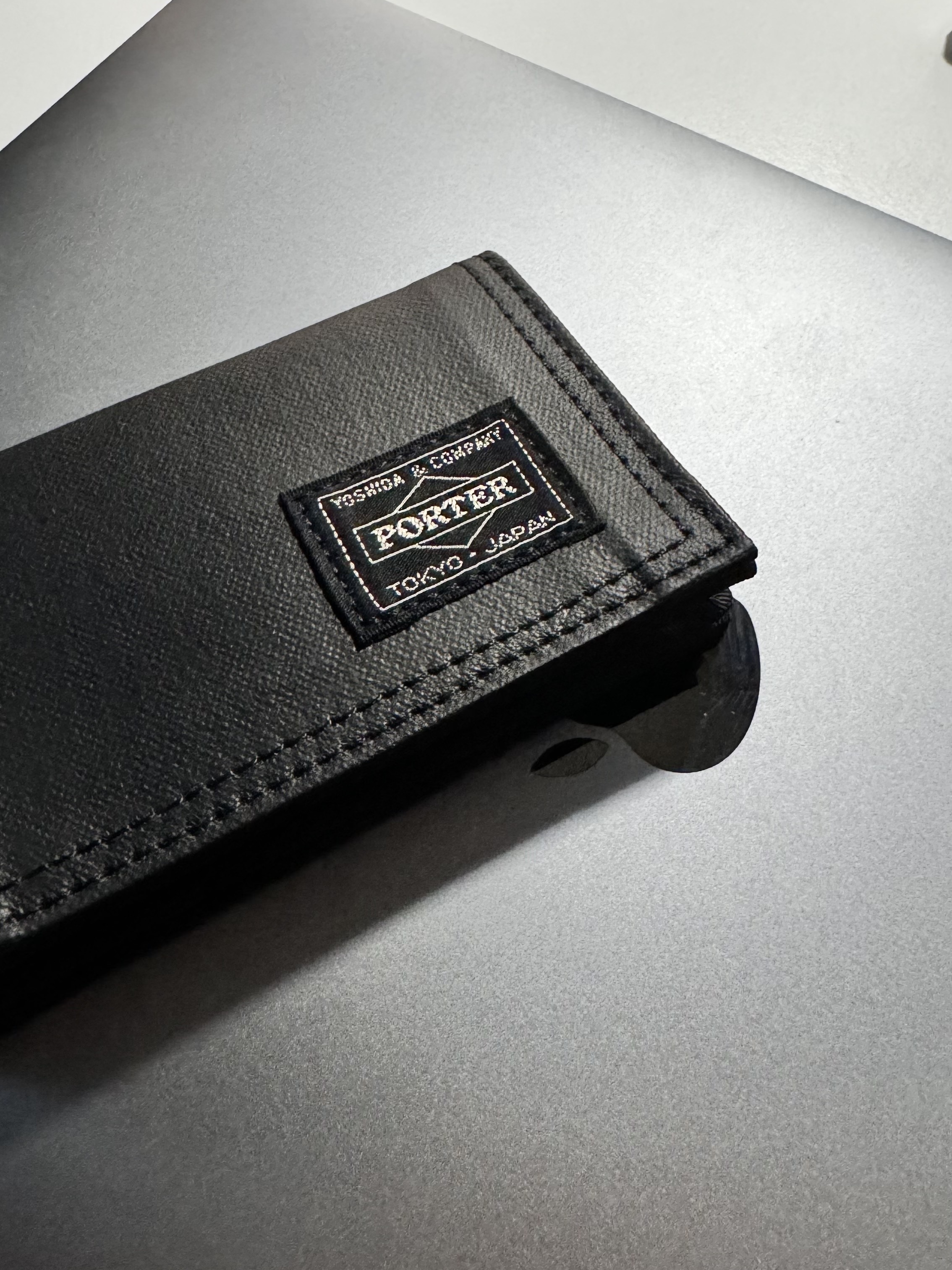 Porter Free Style Card Case Black 착용 스타일