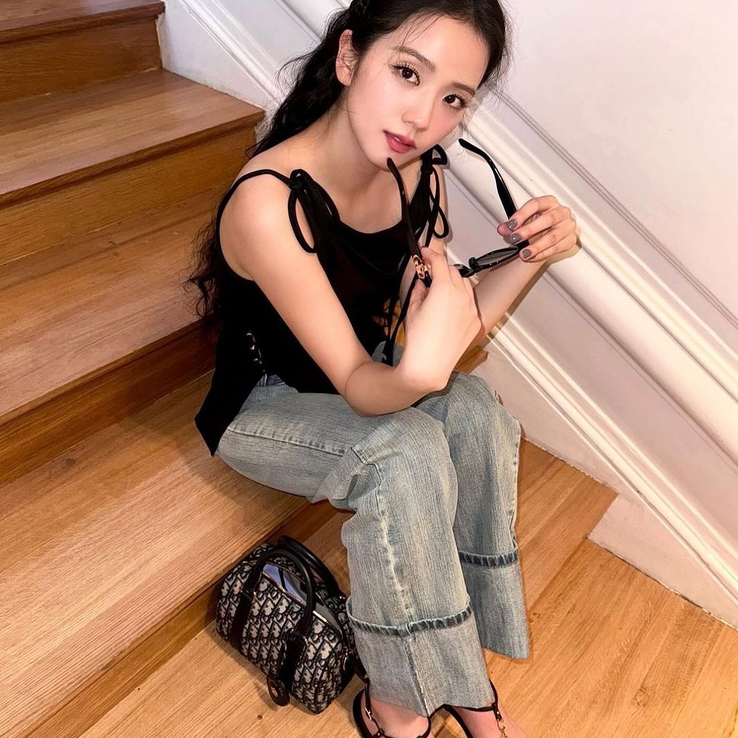 Yunse Women Olive Sleeveless Top Black 착용 스타일