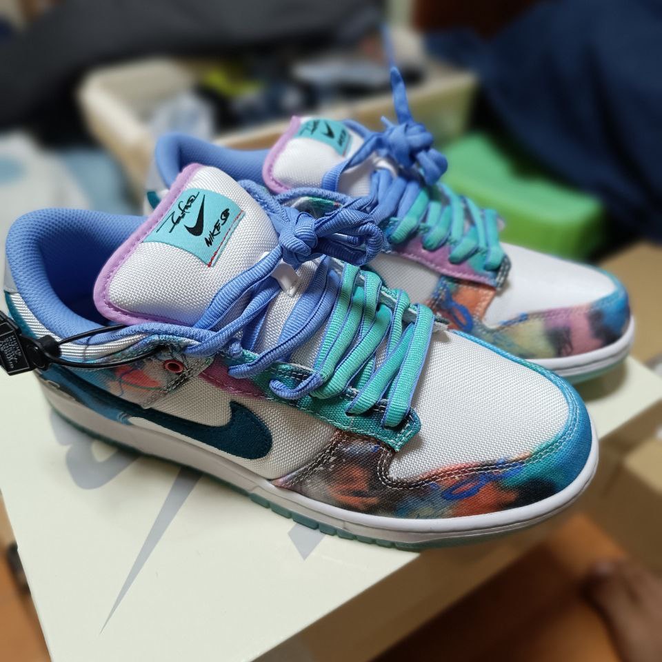 Nike x Futura Laboratories SB Dunk Low OG QS White and Geode Teal 착용 스타일 - 2
