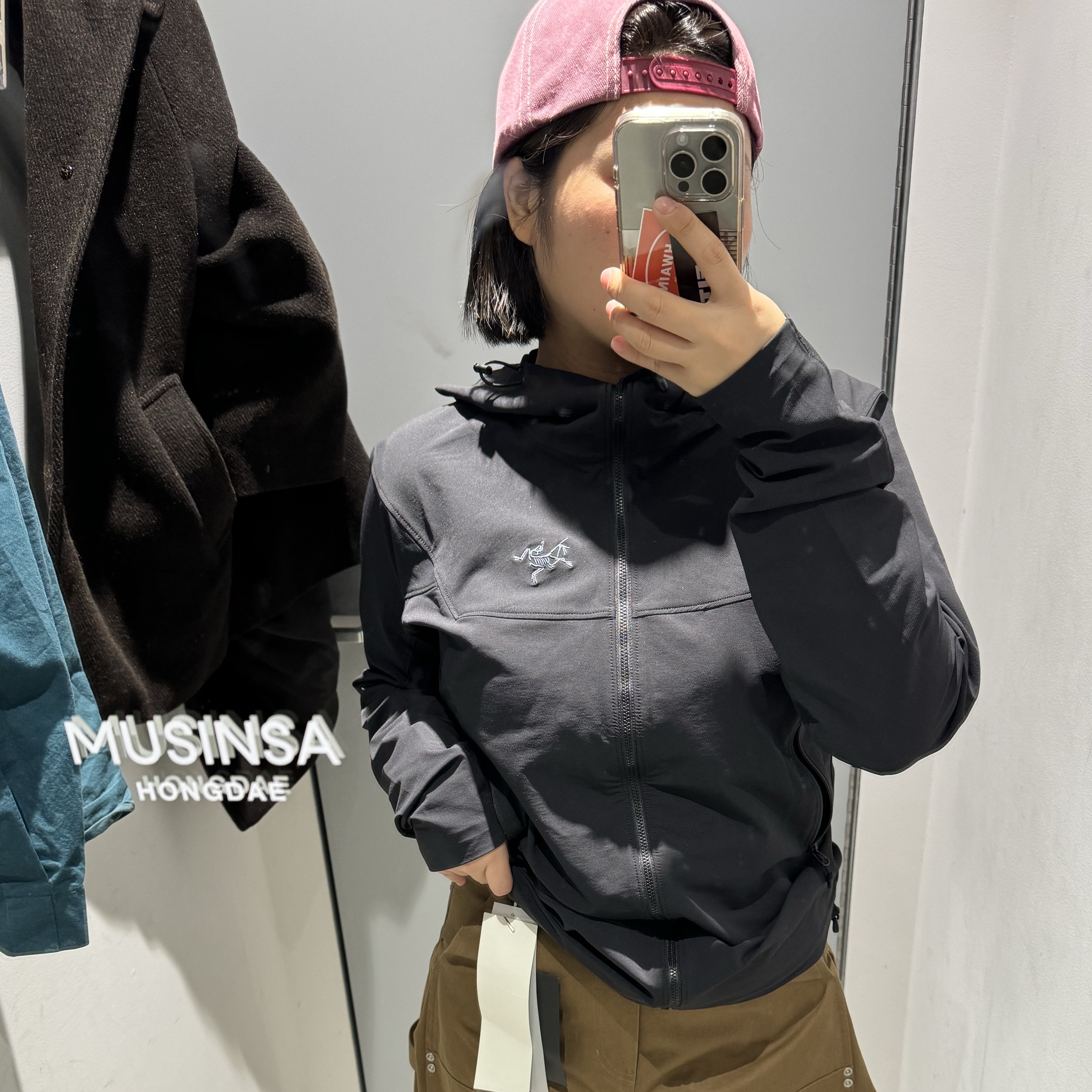 Stussy Canvas Big Basic Low Pro Cap Wine, Arc'teryx Gamma Hoody Black 착용 스타일 - 2