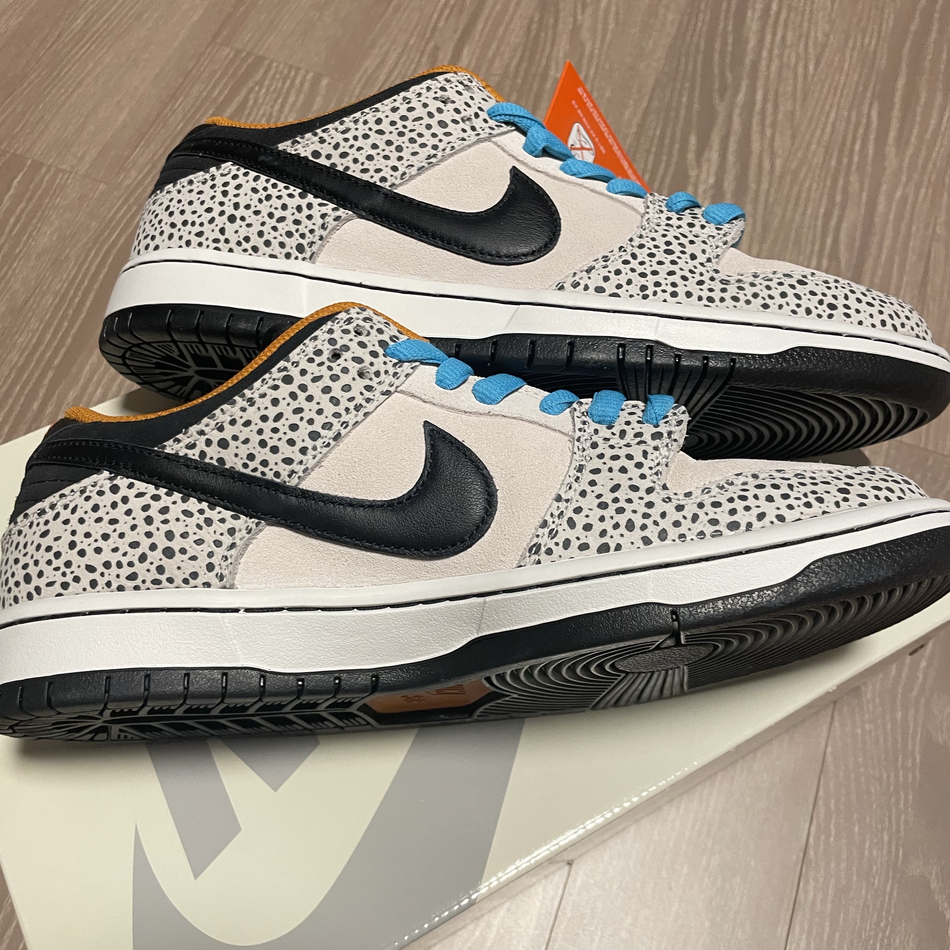 Nike SB Dunk Low Pro Electric Phantom and Black 착용 스타일 - 2