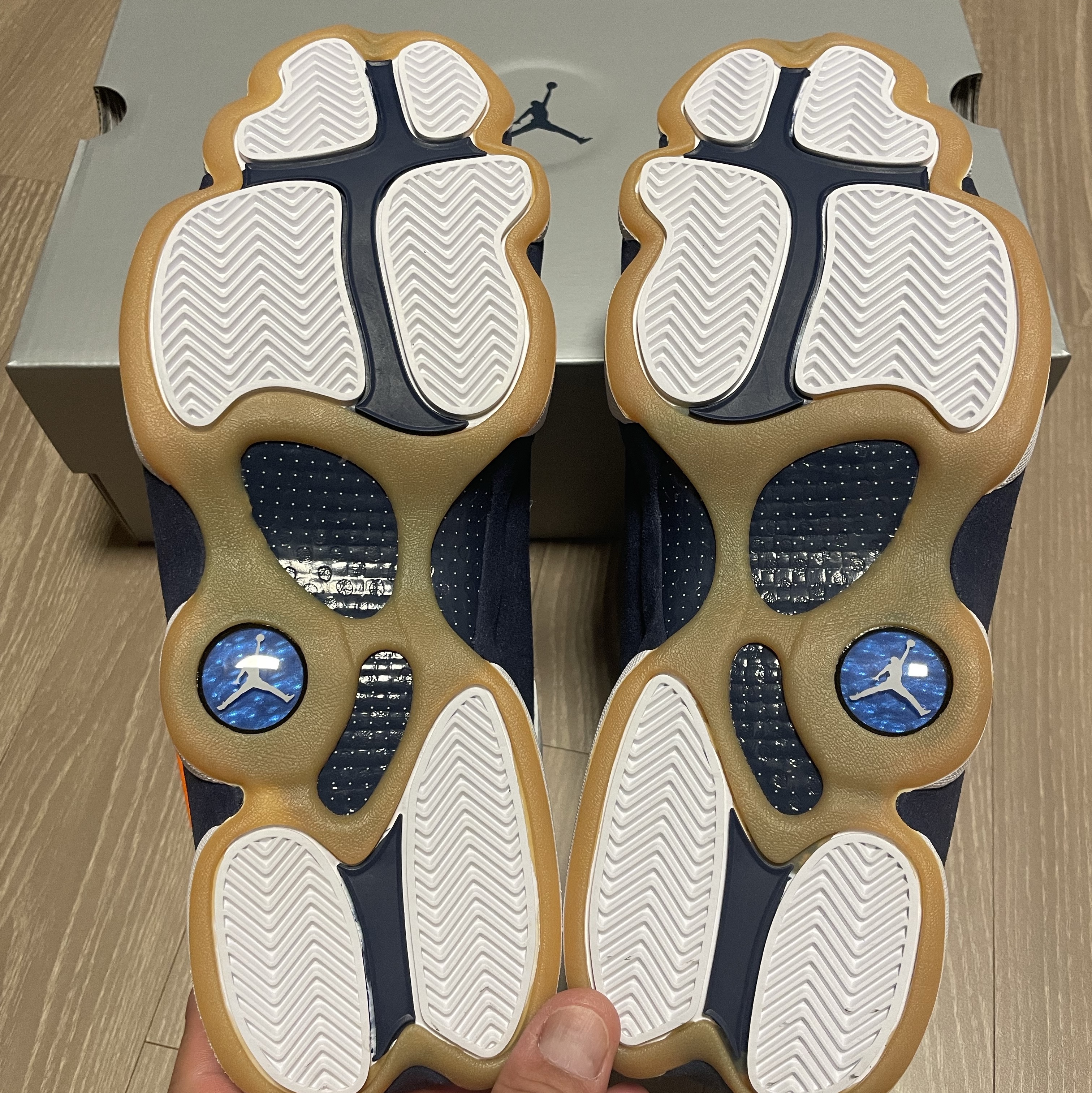 Jordan 13 Retro White and Midnight Navy 착용 스타일 - 4
