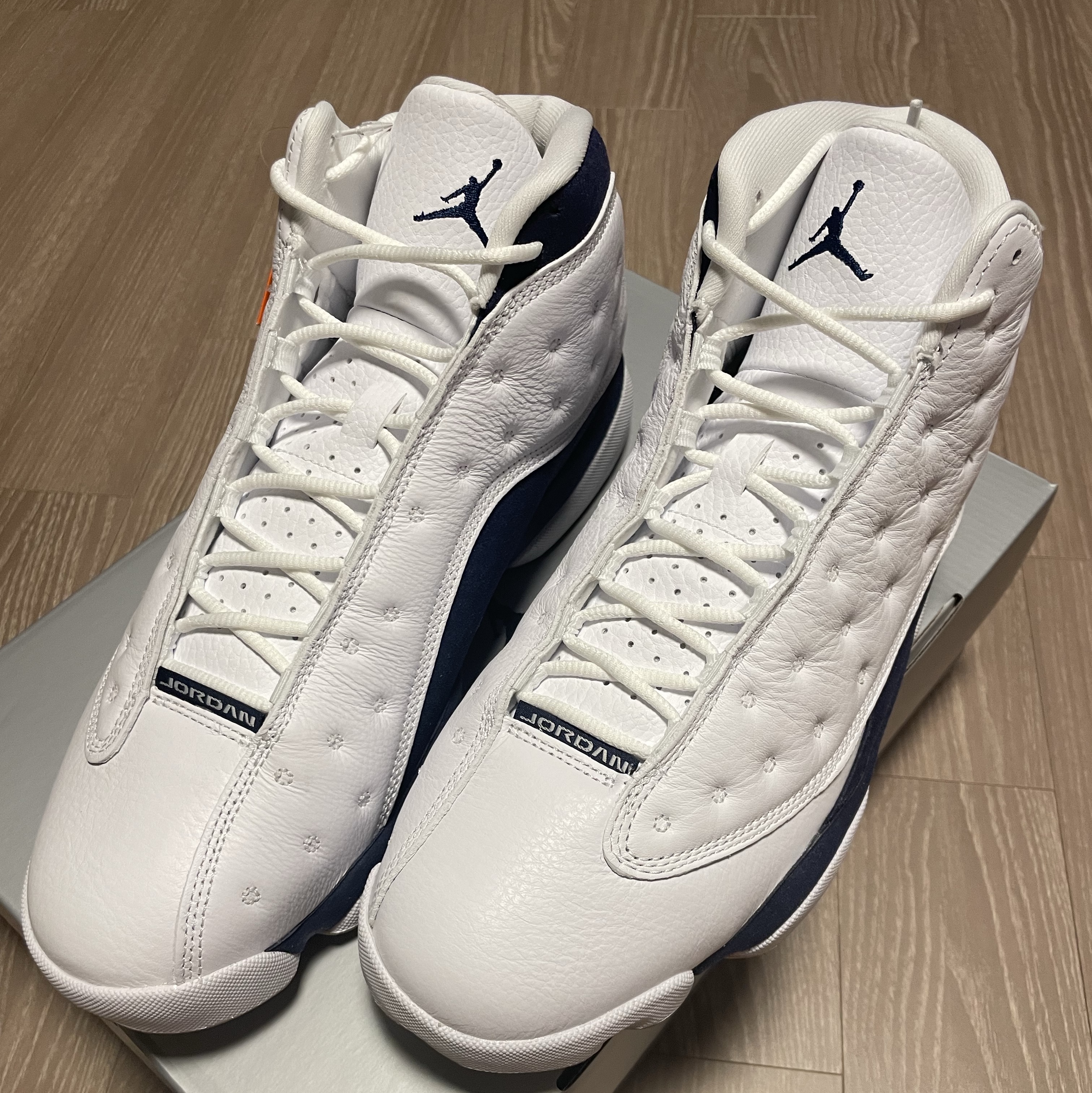 Jordan 13 Retro White and Midnight Navy 착용 스타일 - 1