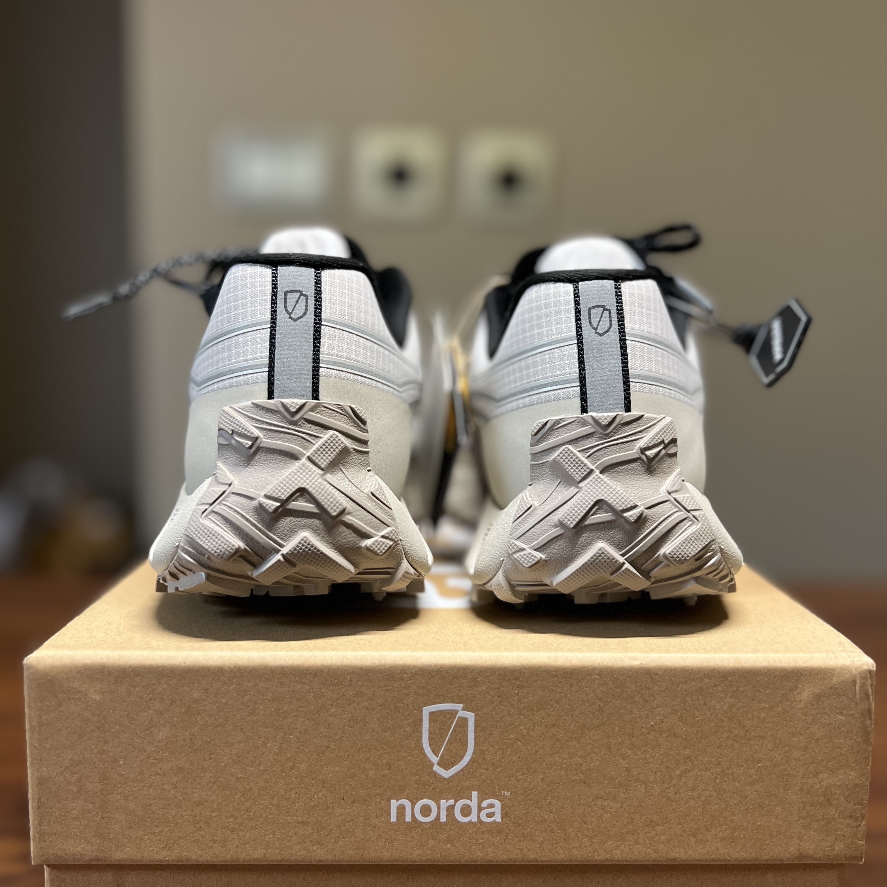 Norda 002 Cinder 착용 스타일 - 2