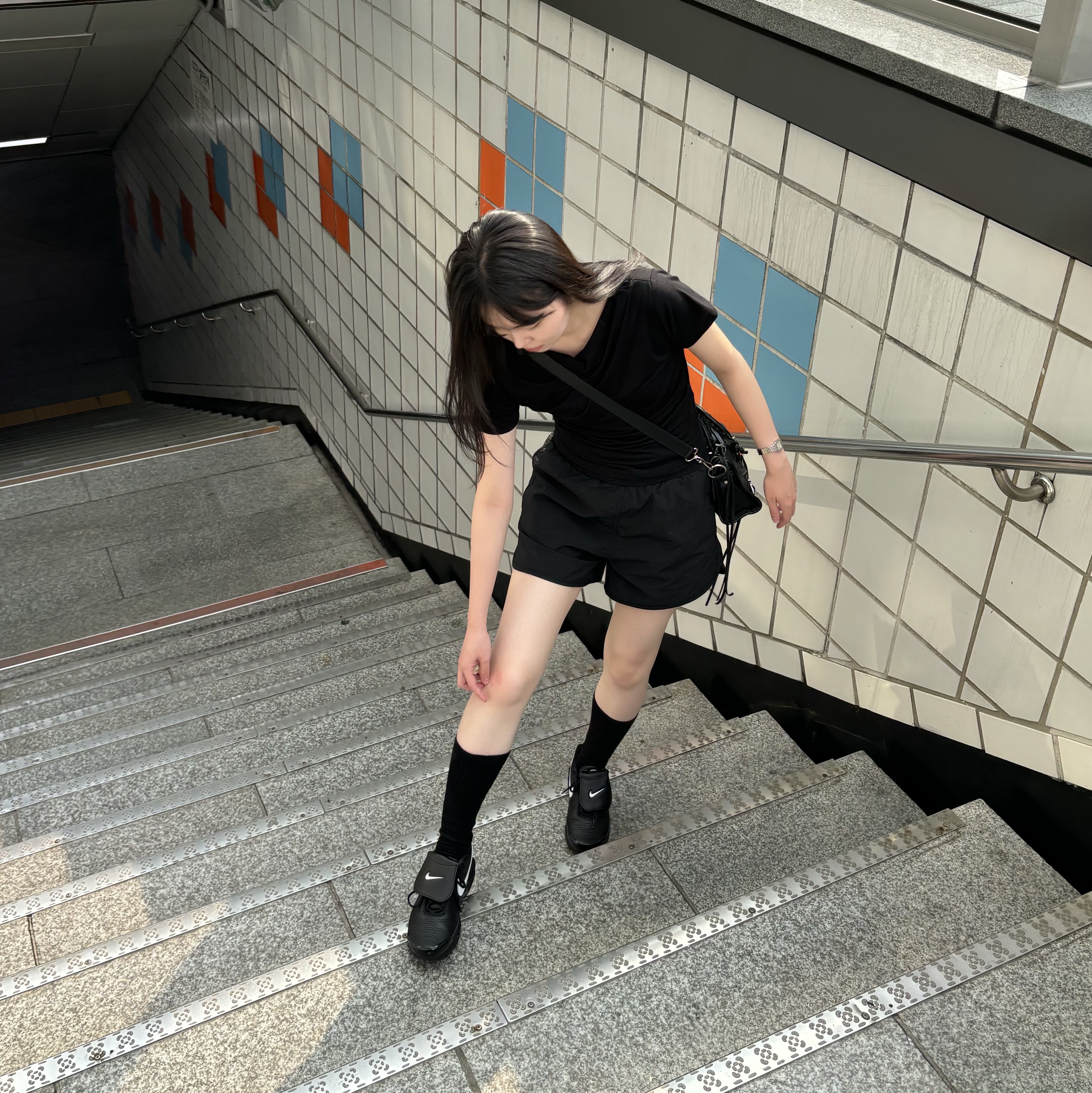 (W) Nike Air Max Plus TNPO Black 착용 스타일 - 1