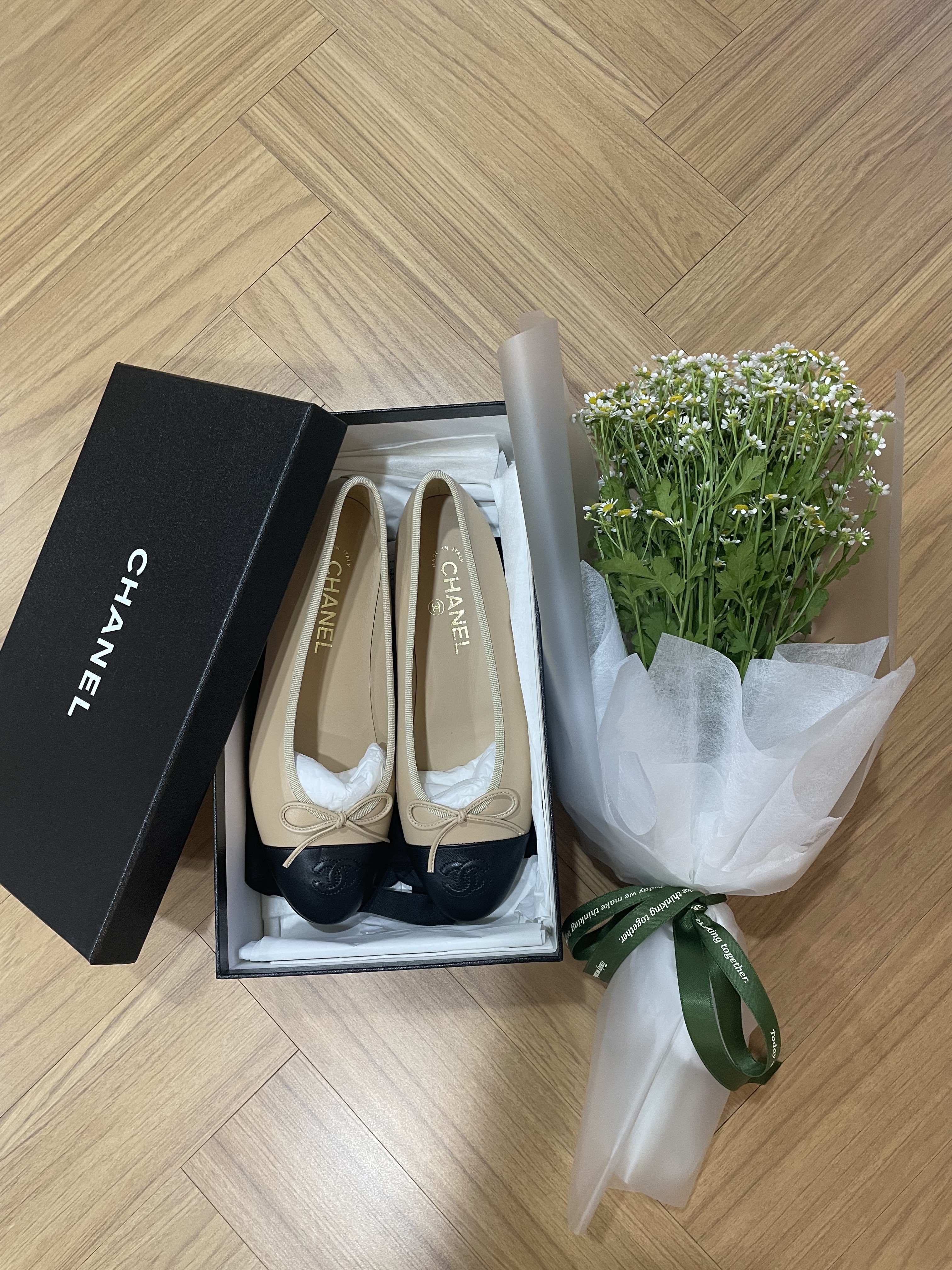 (W) Chanel Ballerina Flat Lambskin & Beige Black 착용 스타일