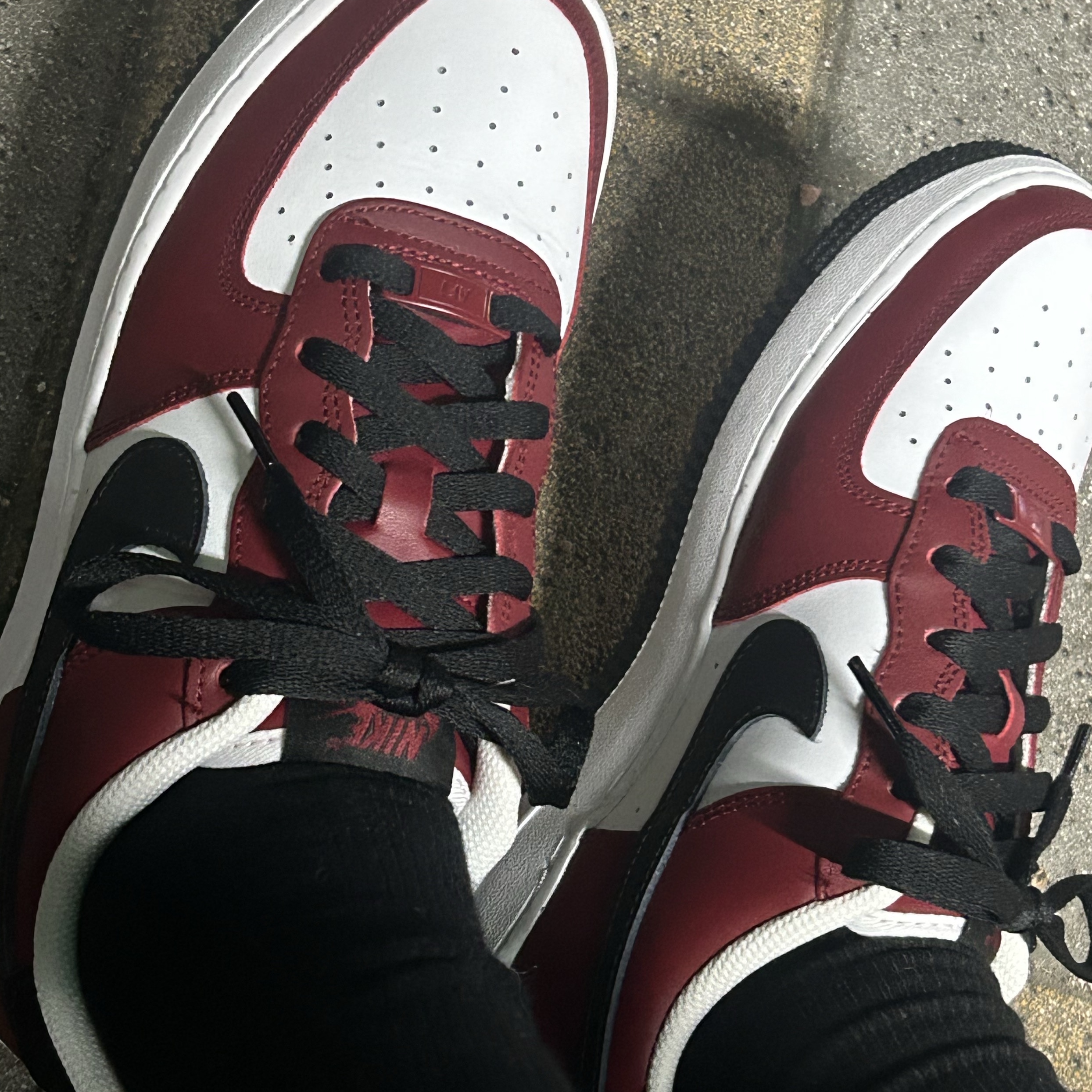 (GS) Nike Air Force 1 LV8 Team Red 착용 스타일 - 3