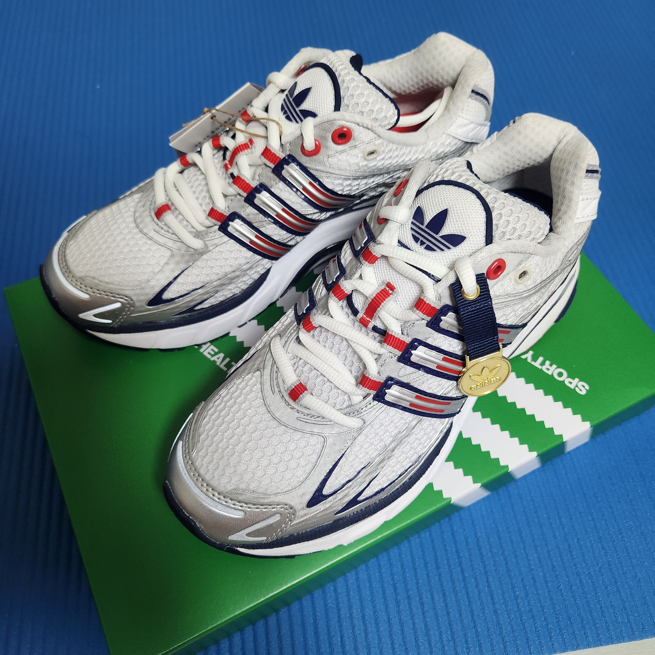 Adidas x Sporty & Rich Adistar Cushion Cloud White Night Indigo 착용 스타일