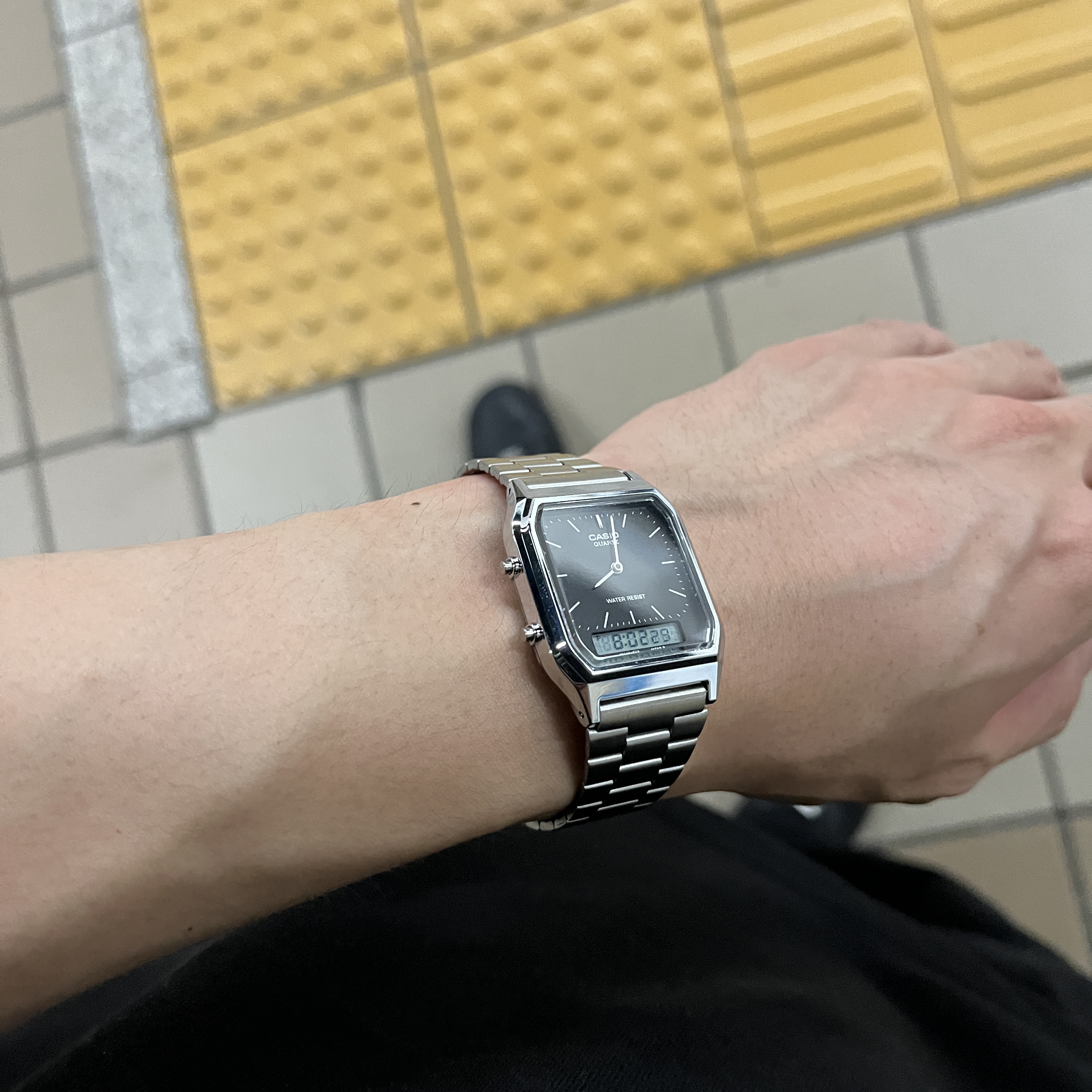 Casio AQ-230A-1DMQ 착용 스타일