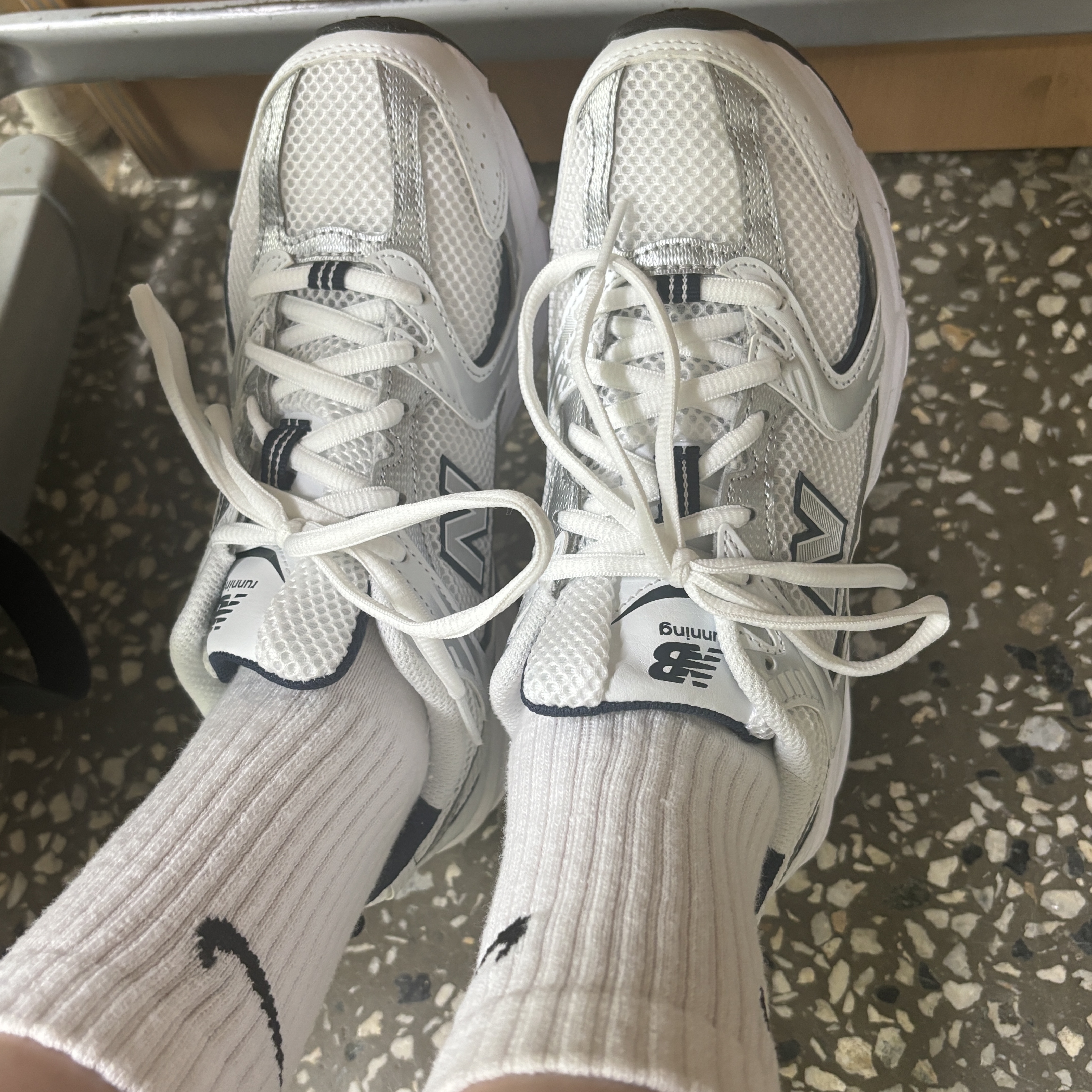 New Balance 530 White 착용 스타일 - 2