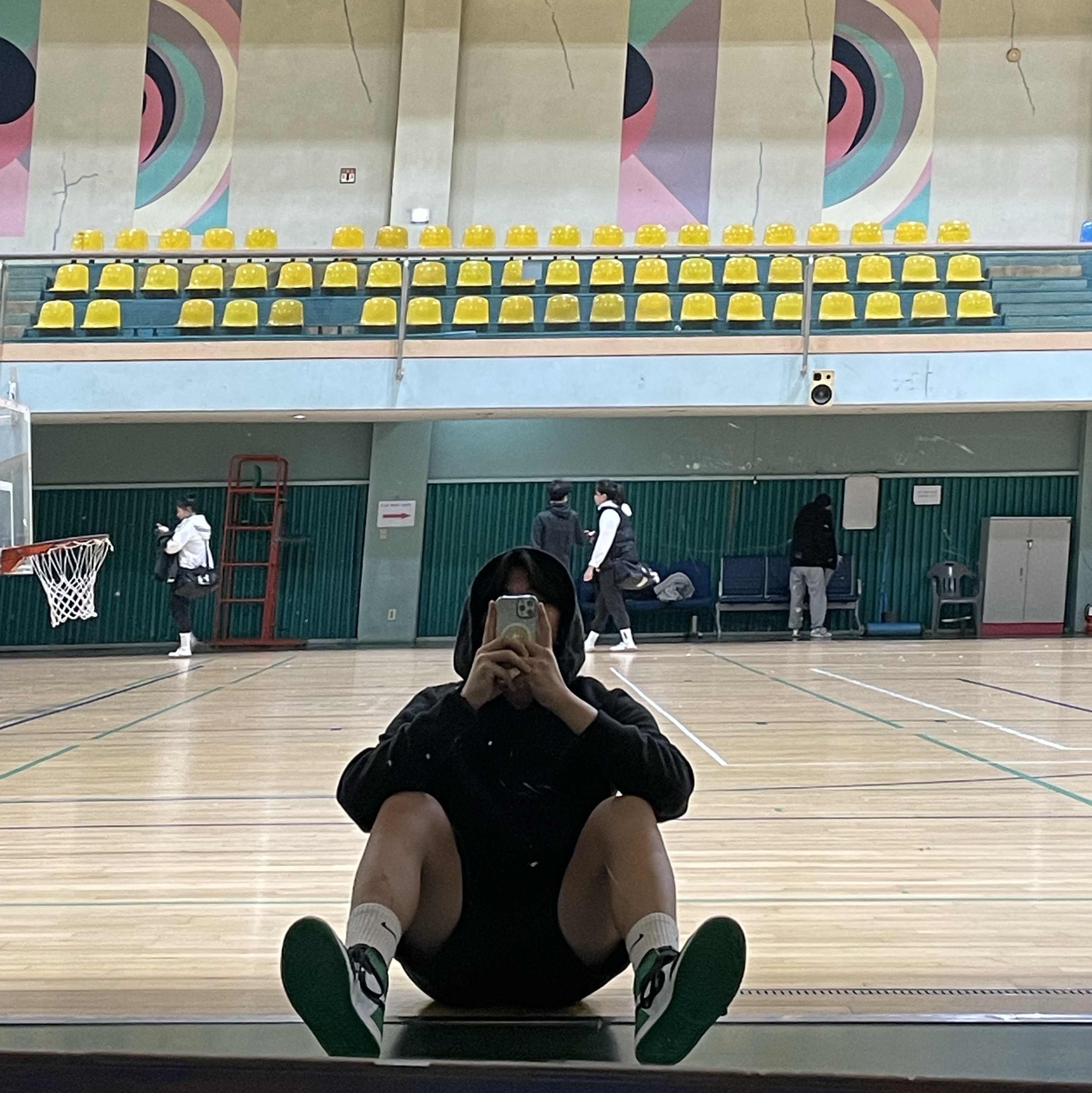 Jordan x Travis Scott x Fragment Hoodie Black (DJ0616-010), Jordan 1 Retro High OG Black and Lucky Green 착용 스타일