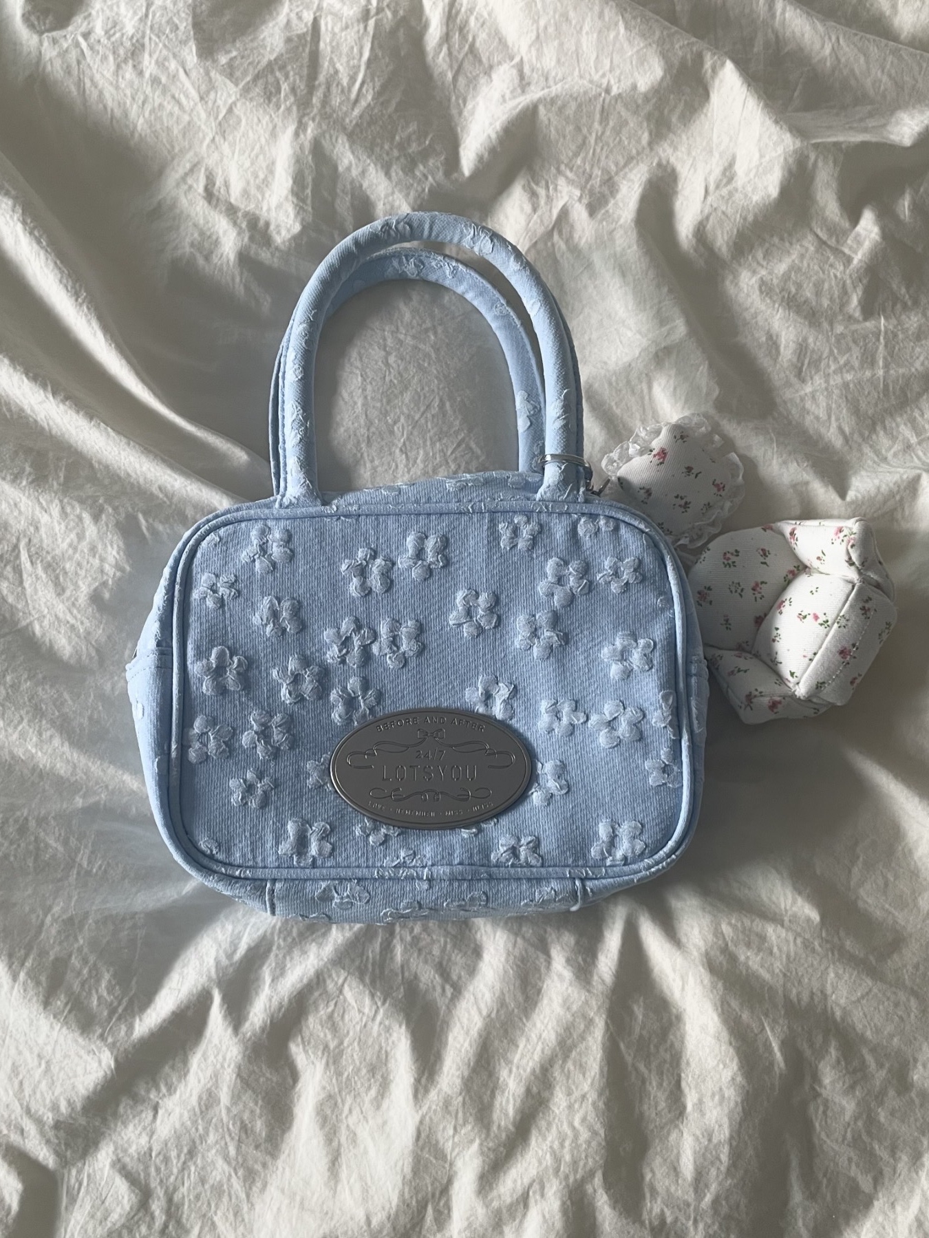 LOTS YOU Lumpy Bumpy Tote Bag Sky Blue 착용 스타일 - 2