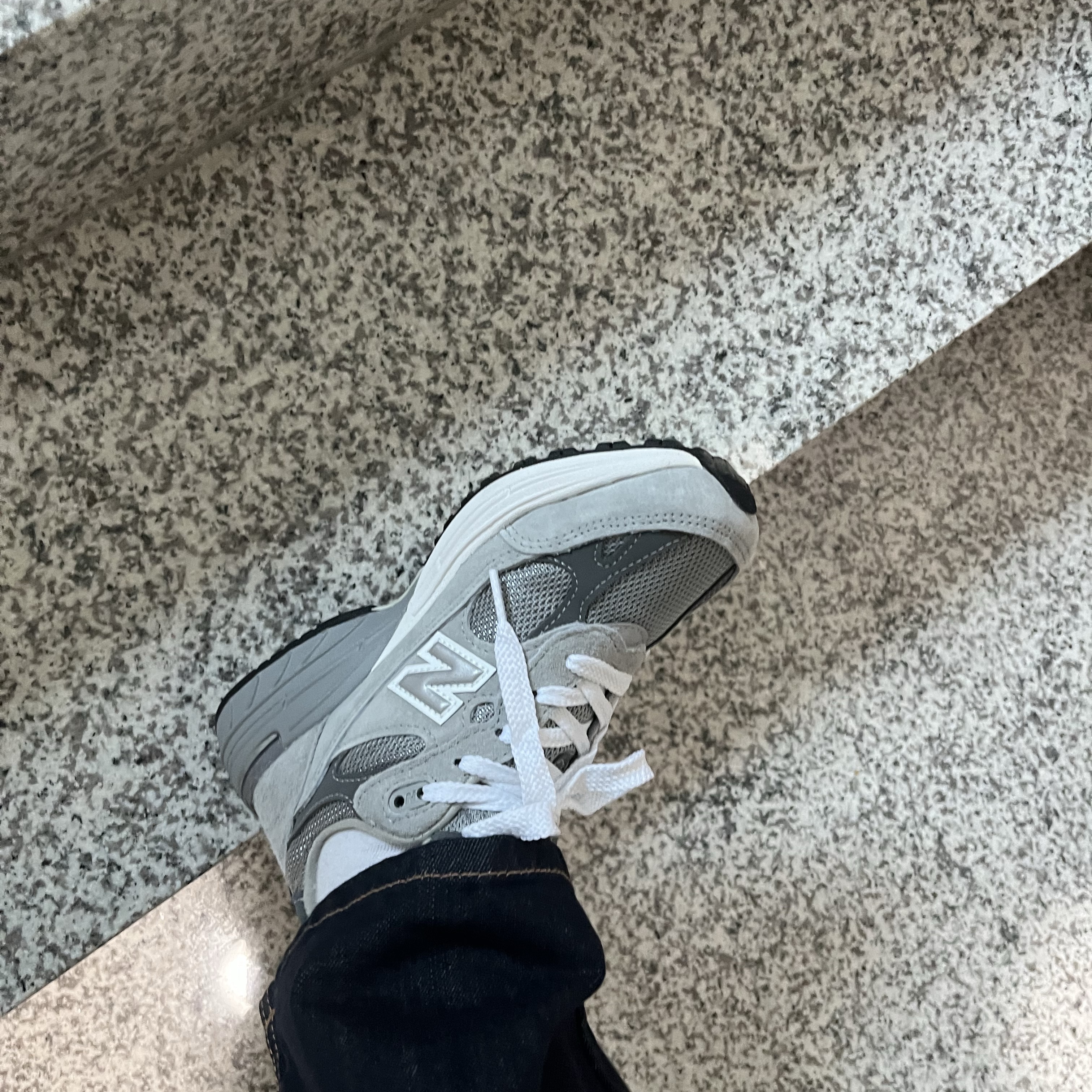 (W) New Balance 993 Made in USA Grey - B Standard 착용 스타일
