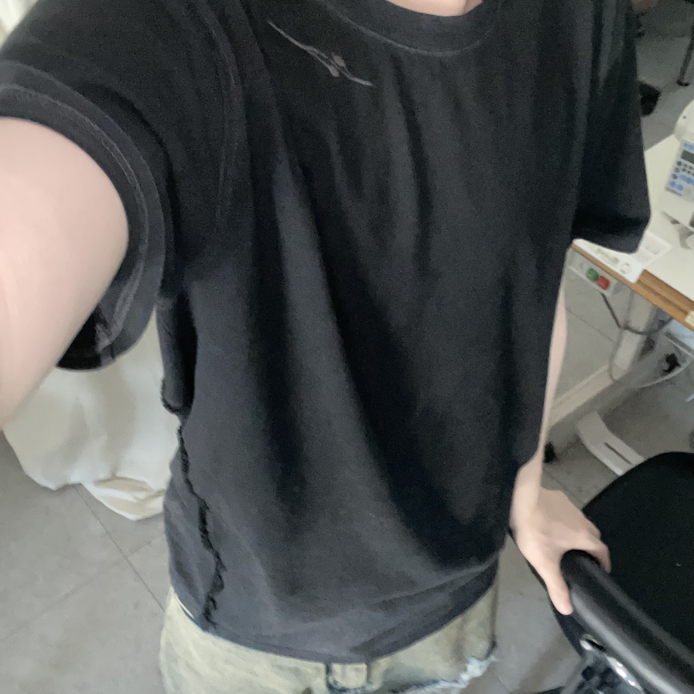 BLR Destroyed Gradation Bleached Short Sleeve T-Shirt Black 착용 스타일 - 1
