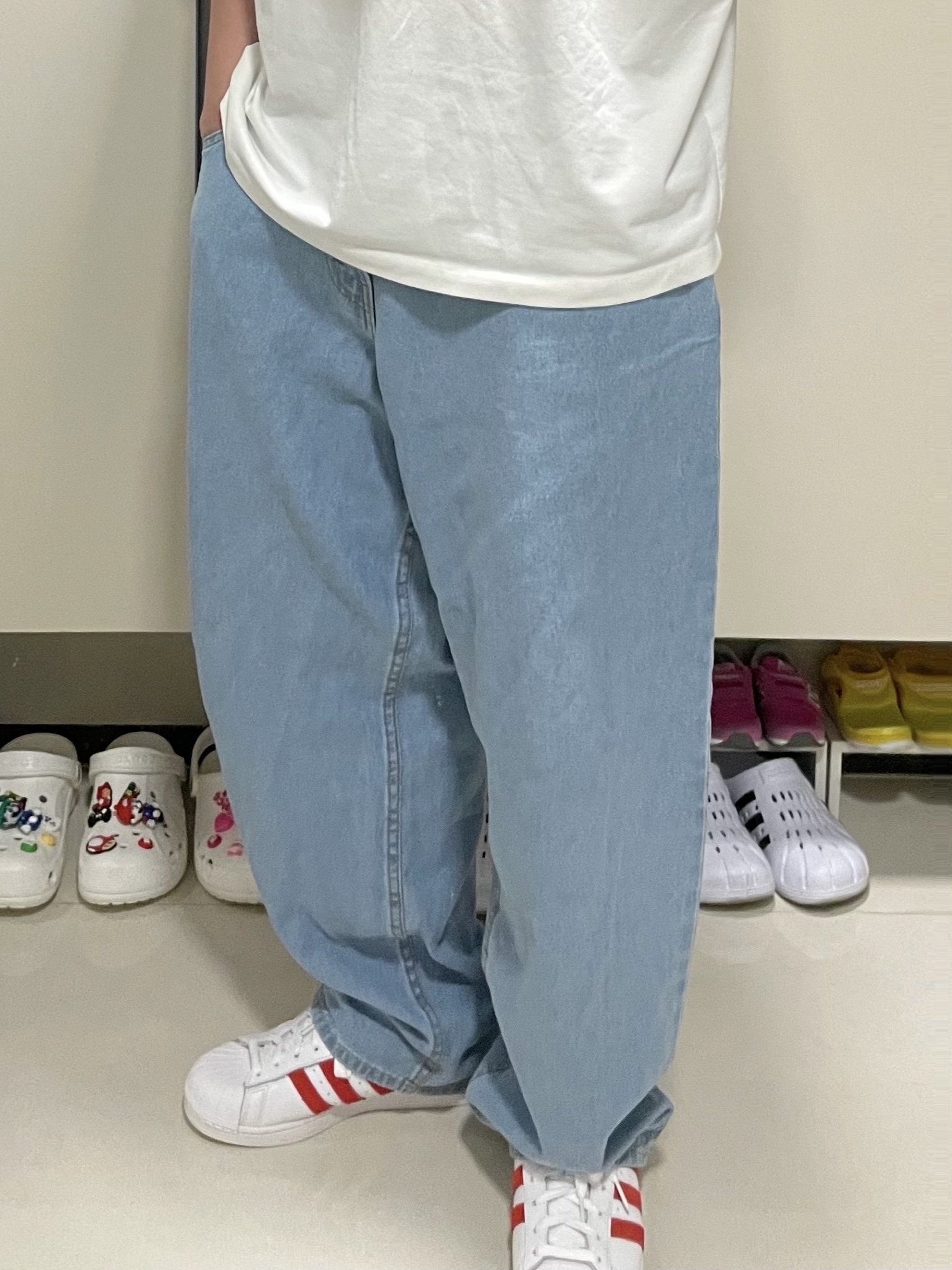 Adidas Superstar Active Red 착용 스타일 - 2