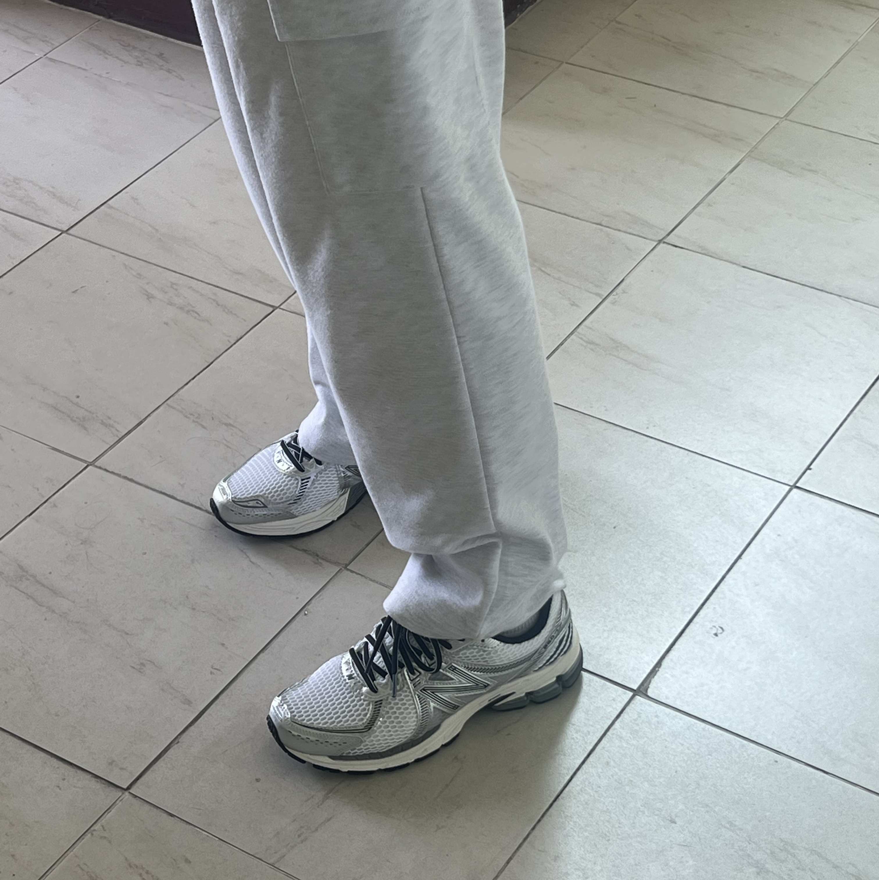 New Balance 860v2 Optic White 착용 스타일 - 2