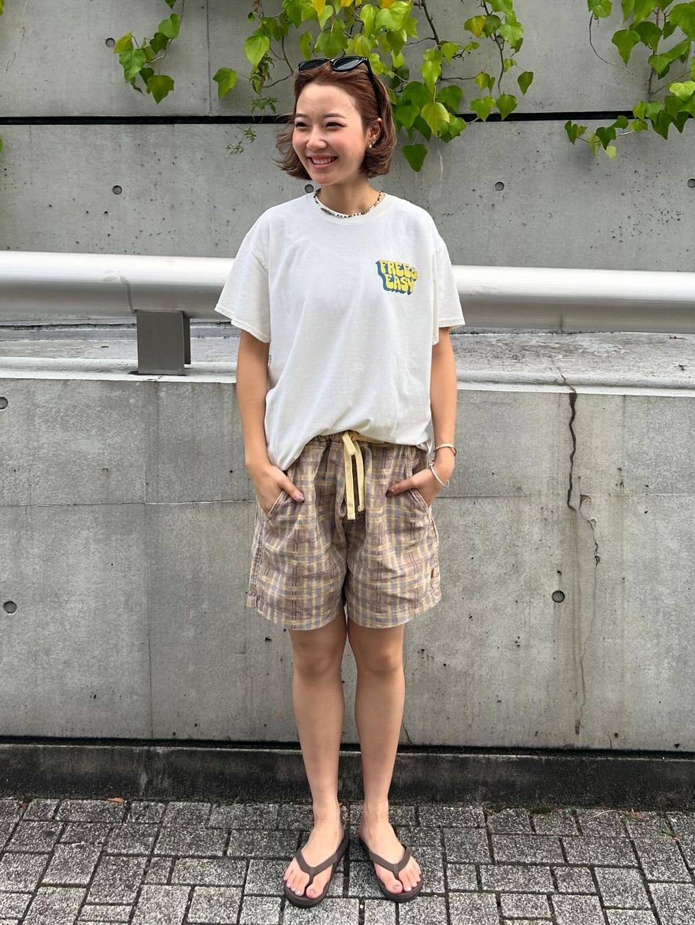 Free & Easy Lazy Days SS Tee Pale Yellow 착용 스타일 - 1