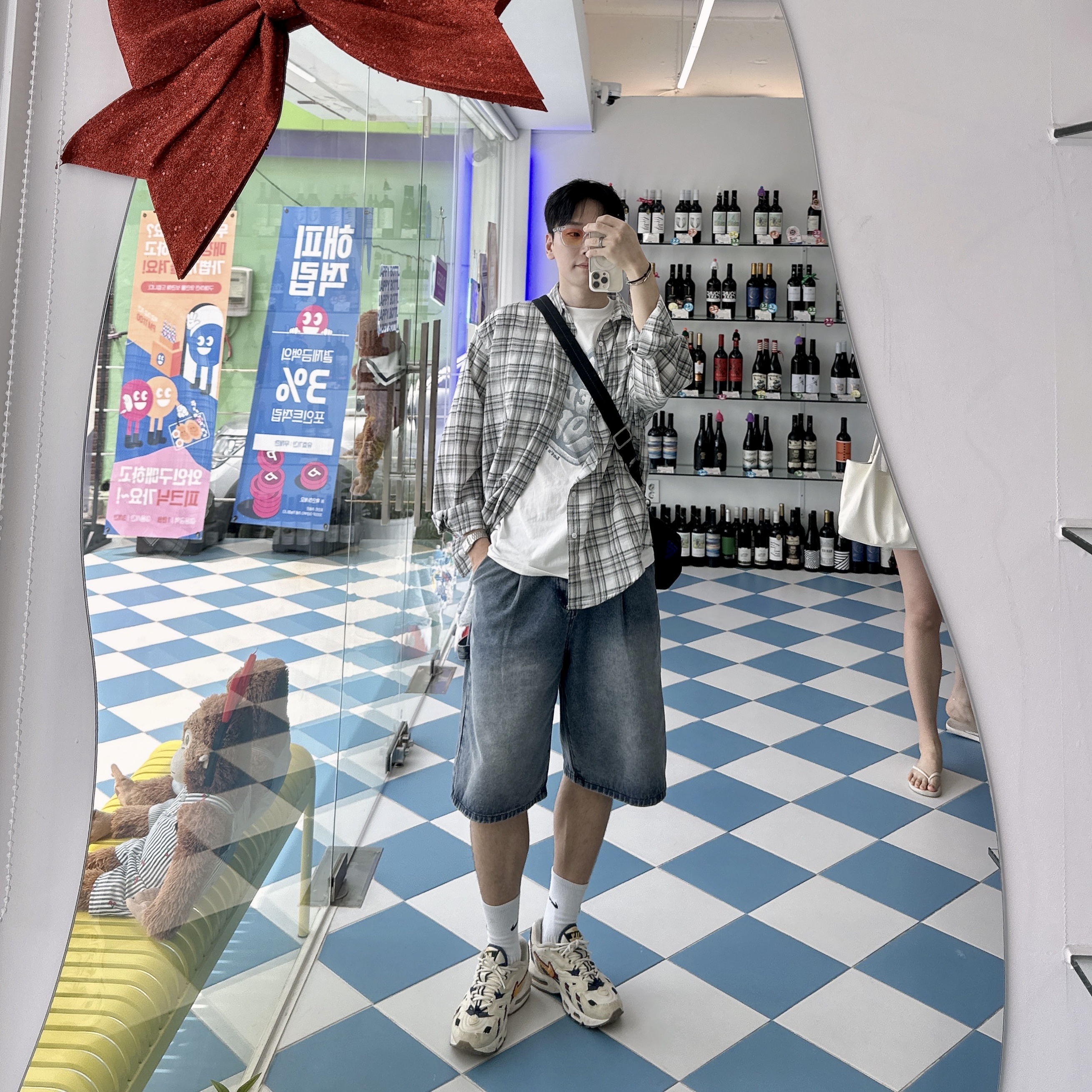 Nike Air Max 96 II QS Beach, Ader Error x Zara Shoulder Bag Black 착용 스타일
