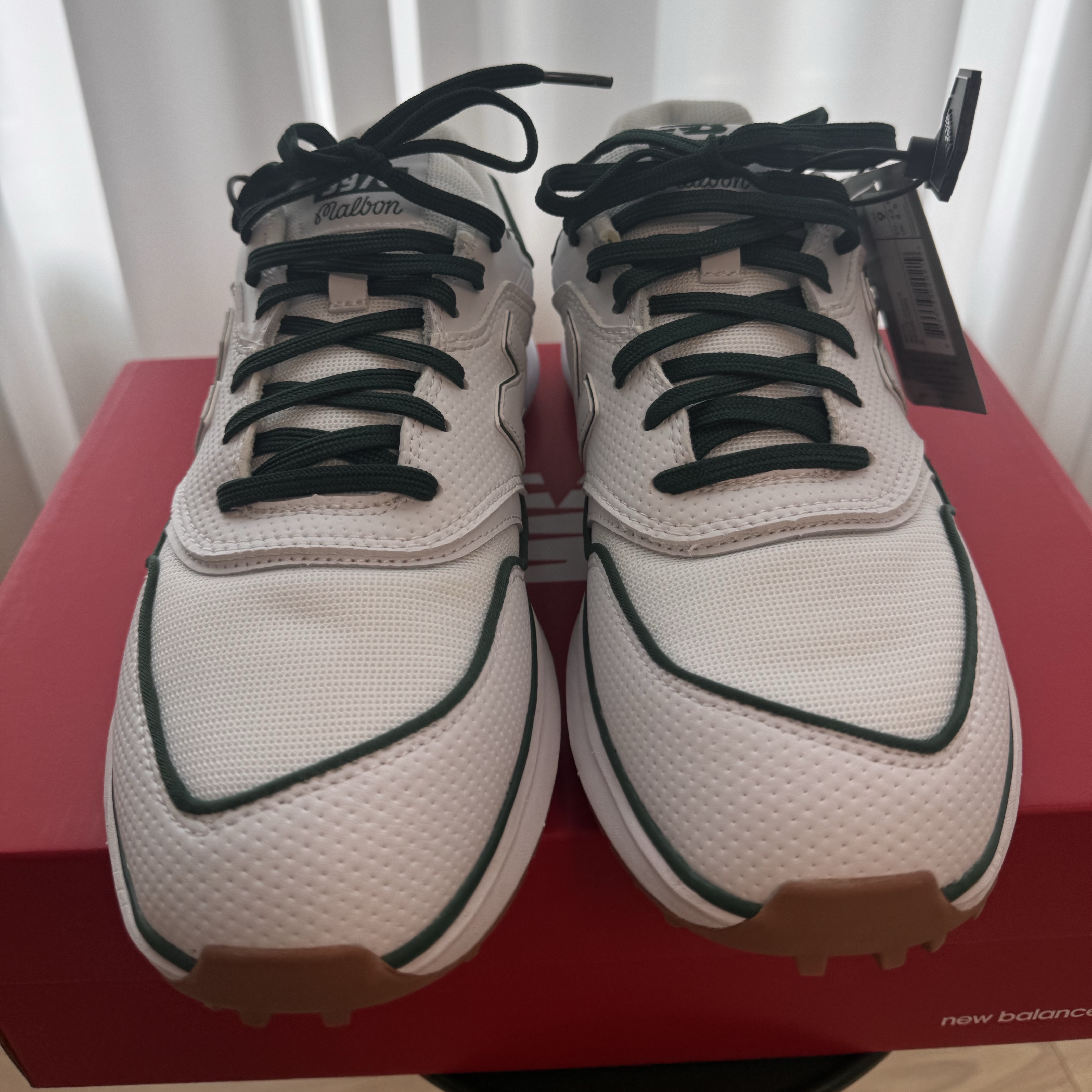 New Balance x Malbon 997 Golf White Green 착용 스타일 - 2