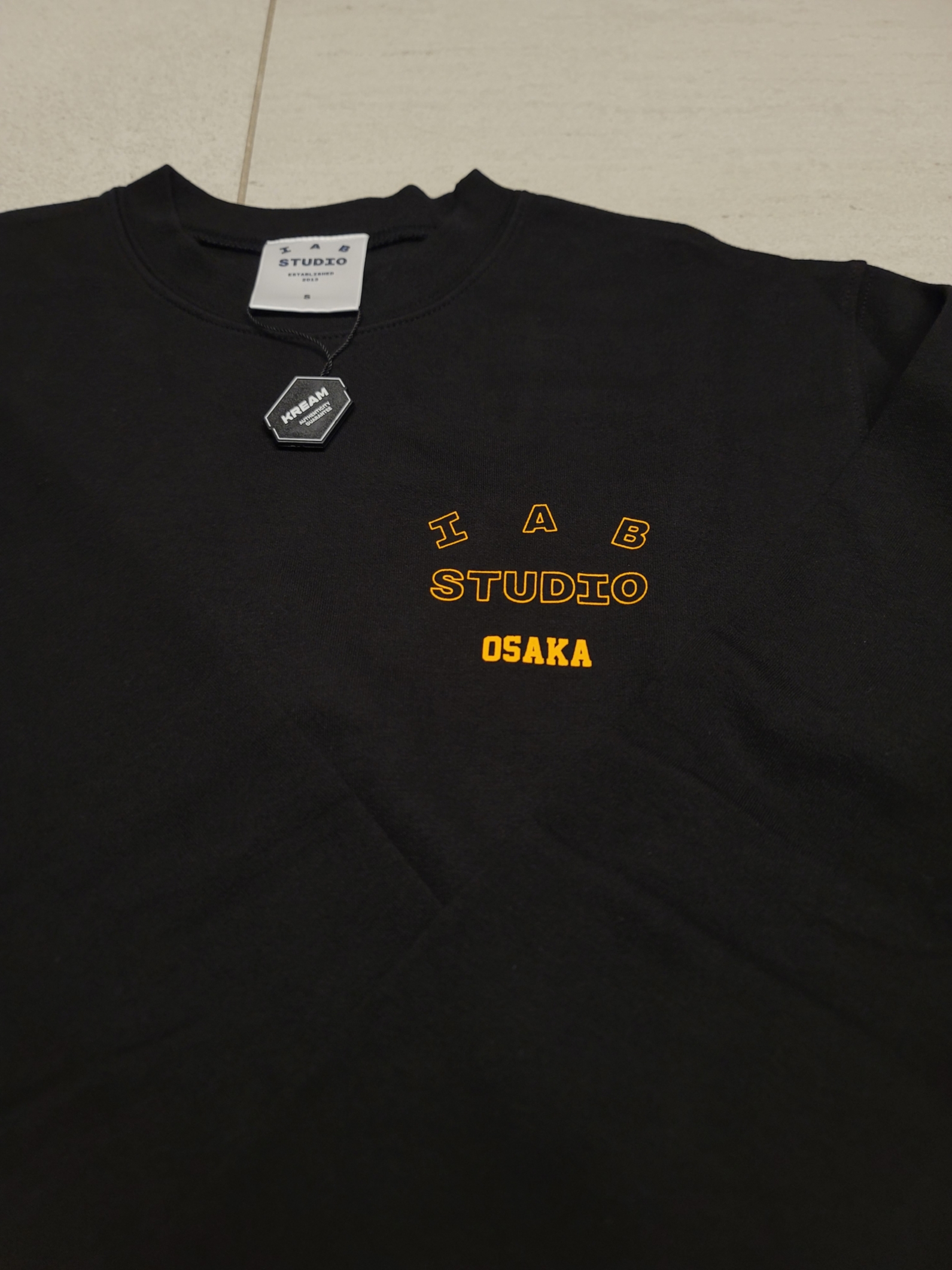 IAB Studio Osaka  Long Sleeve Black 착용 스타일 - 1