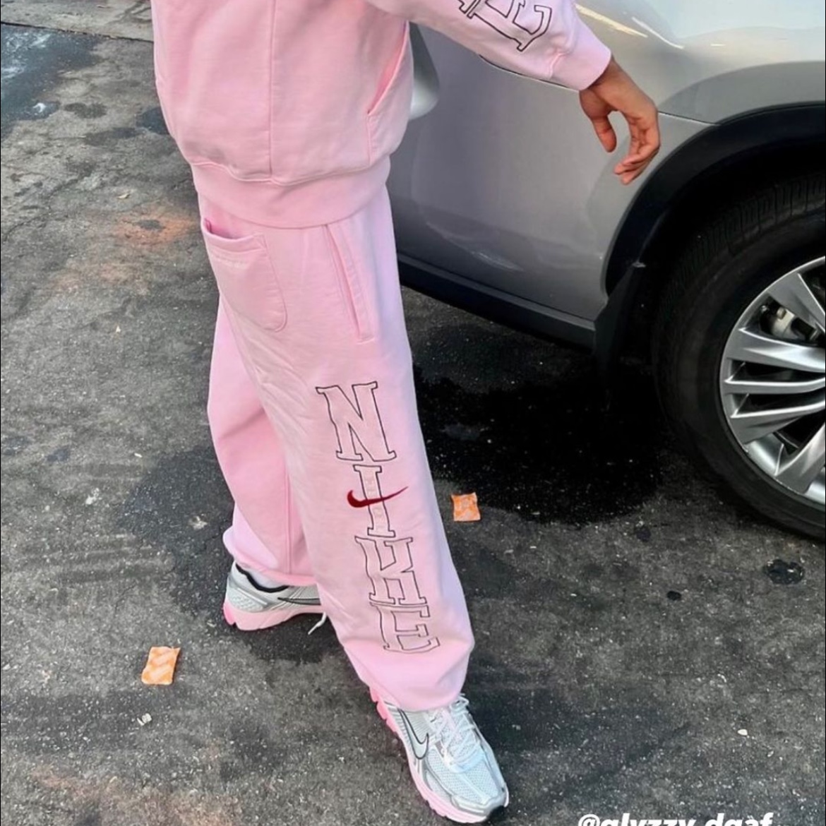 Supreme x Nike Sweatpant Light Pink - 24SS 착용 스타일
