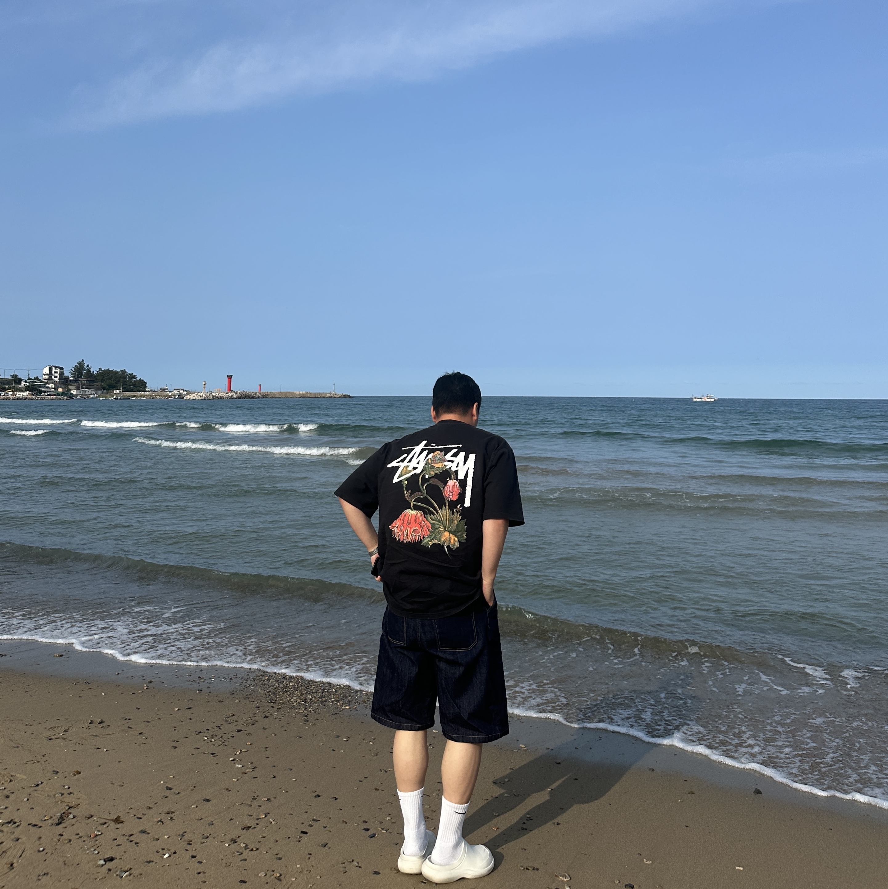 Stussy Withered Flower T-Shirt Black 착용 스타일