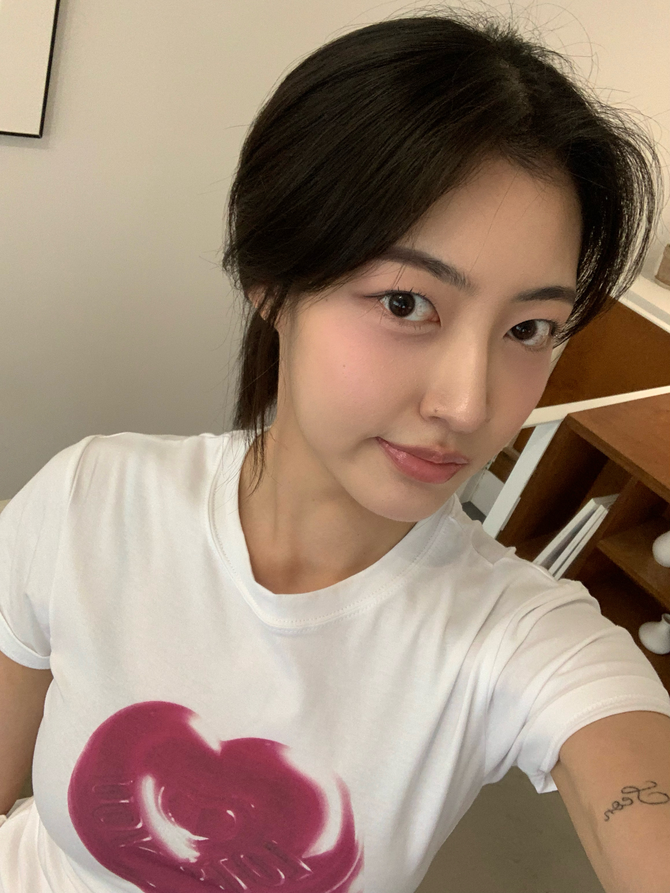 LOTS YOU Heart Candy T-shirt ver.2 Pink 착용 스타일 - 2