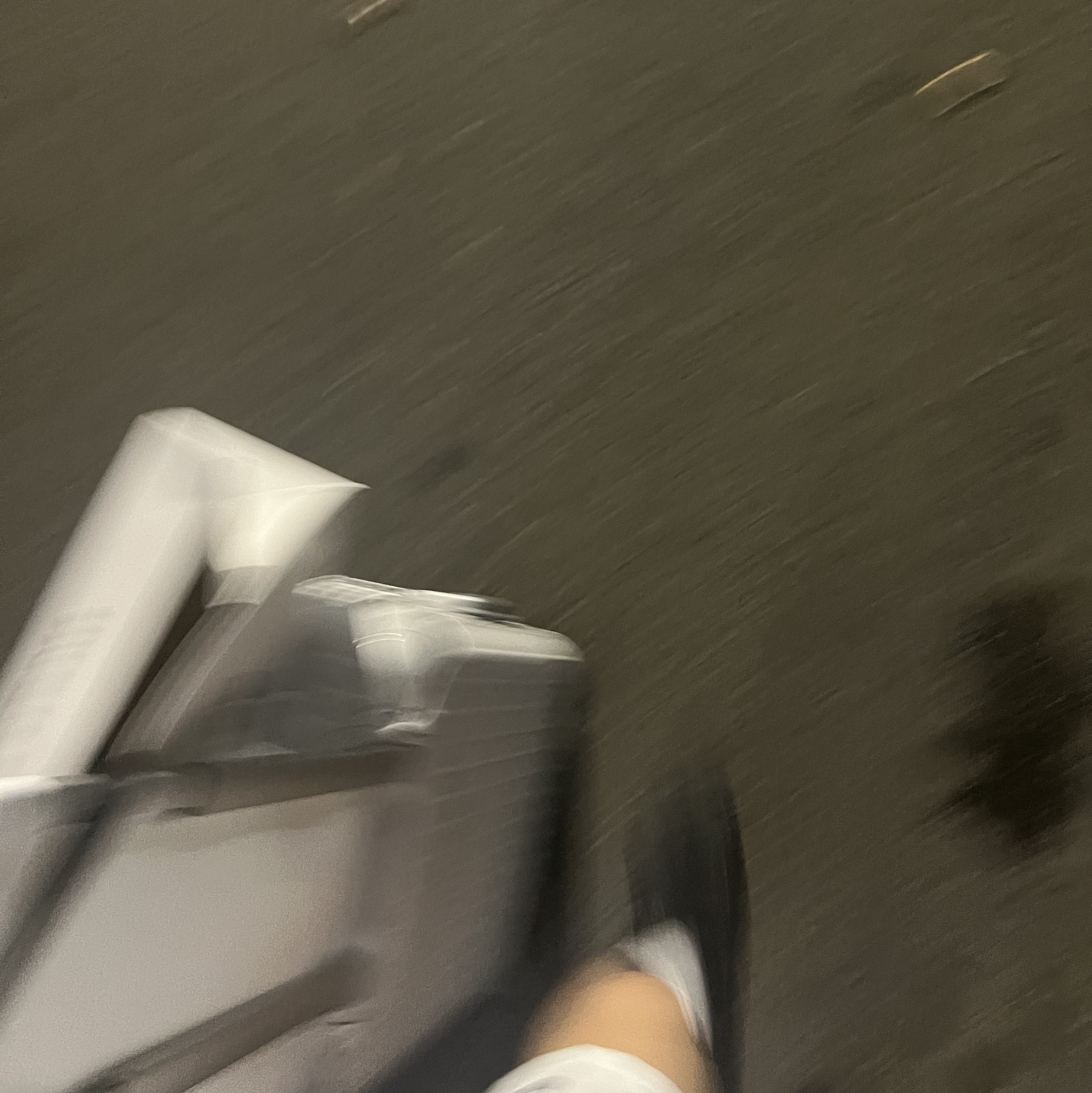 (W) Nike Shox R4 Black, Rimowa Essential Cabin Polycarbonate Suitcase White Gloss 착용 스타일 - 1