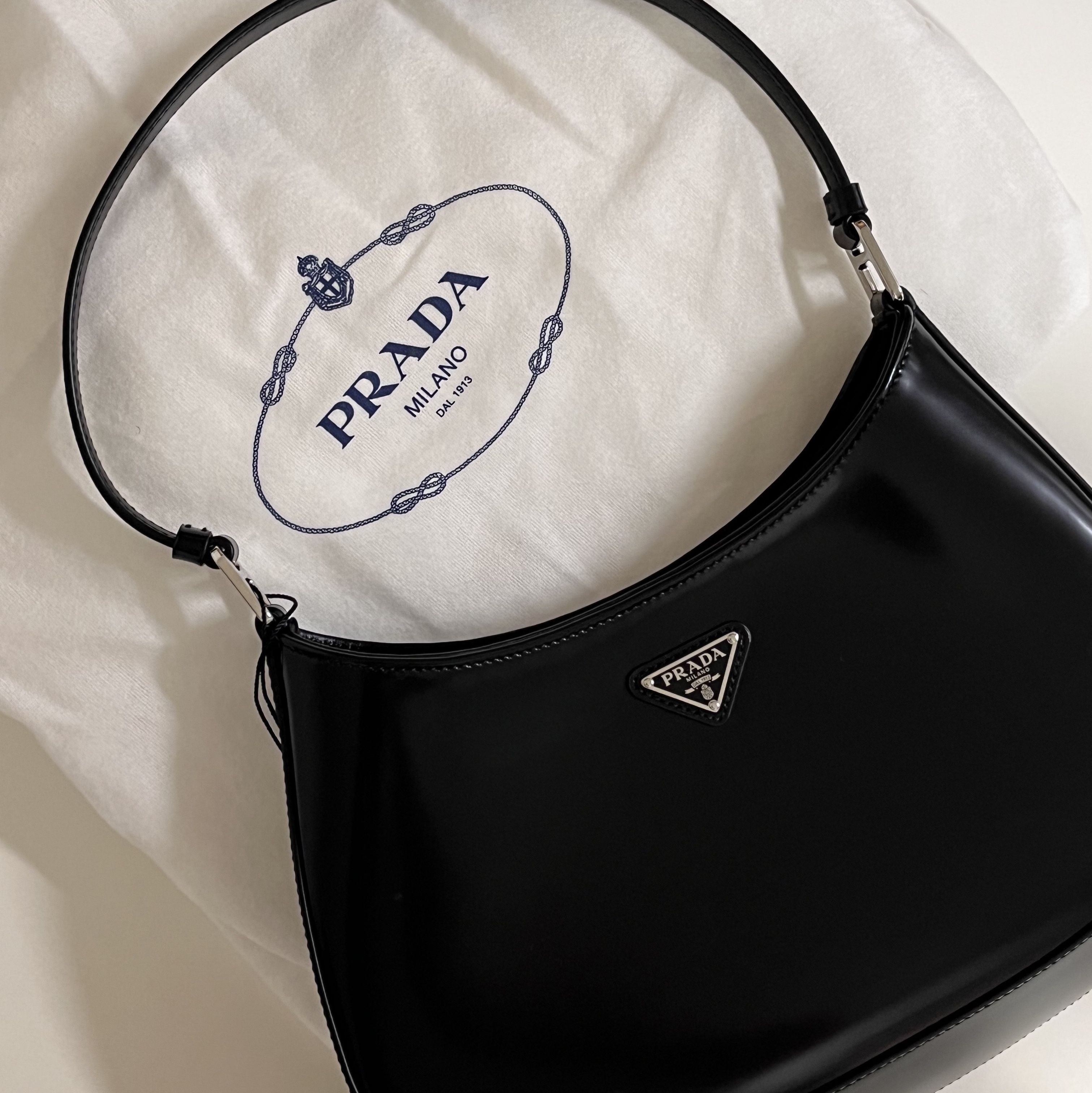 Prada Cleo Brushed Leather Shoulder Bag Black 착용 스타일