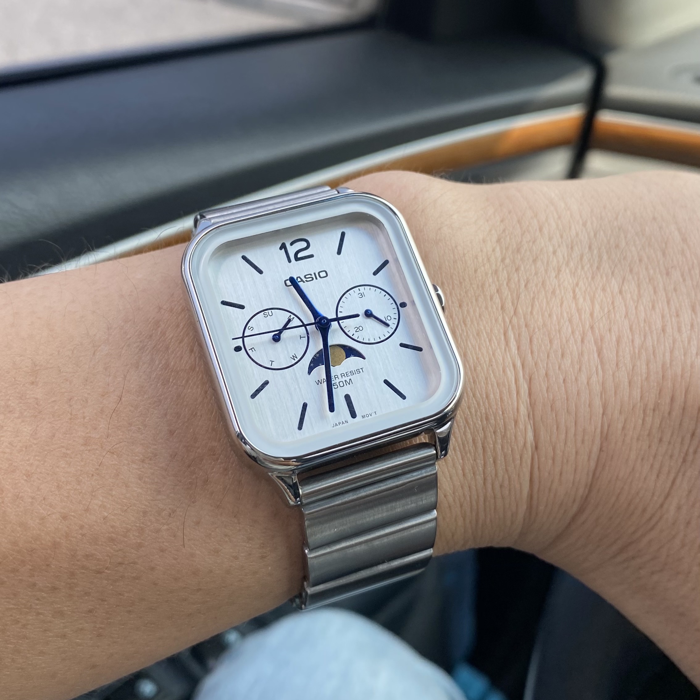 Casio MTP-M305D-7AV 착용 스타일