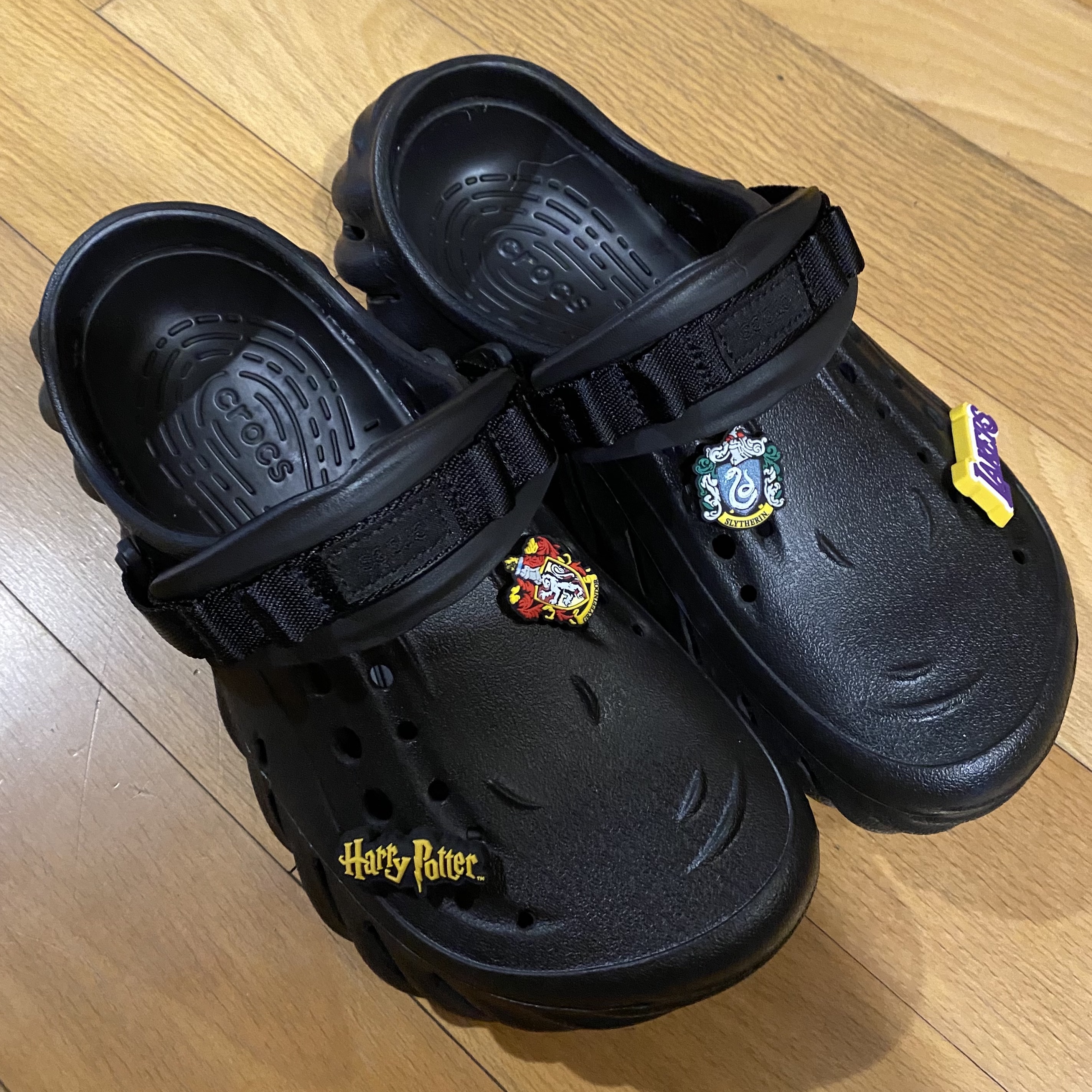 Crocs Echo Clog Black 착용 스타일 - 3