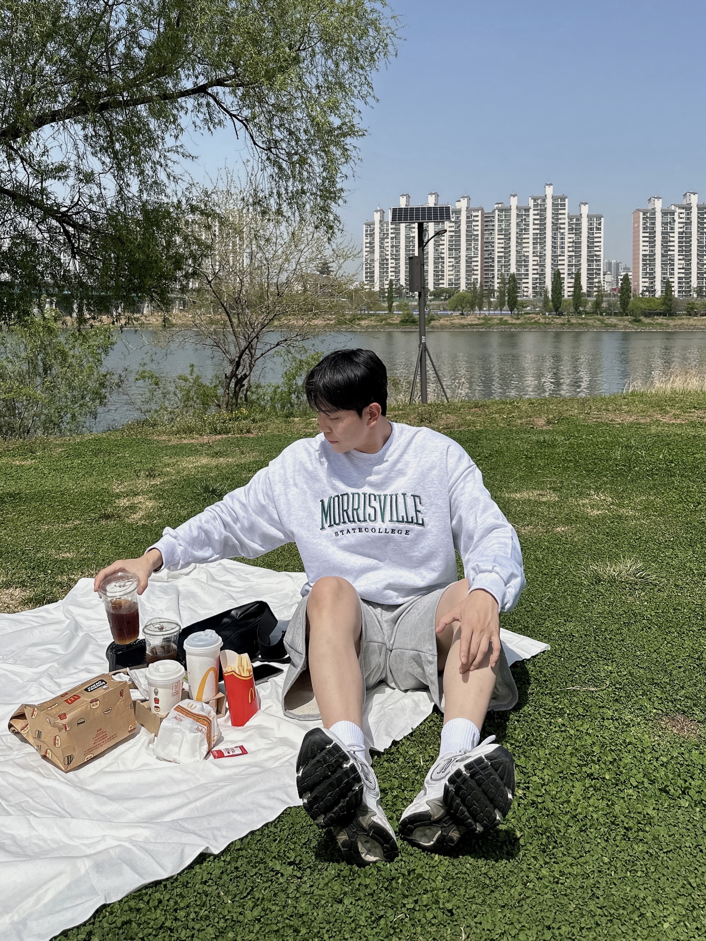 New Balance 530 White 착용 스타일 - 3