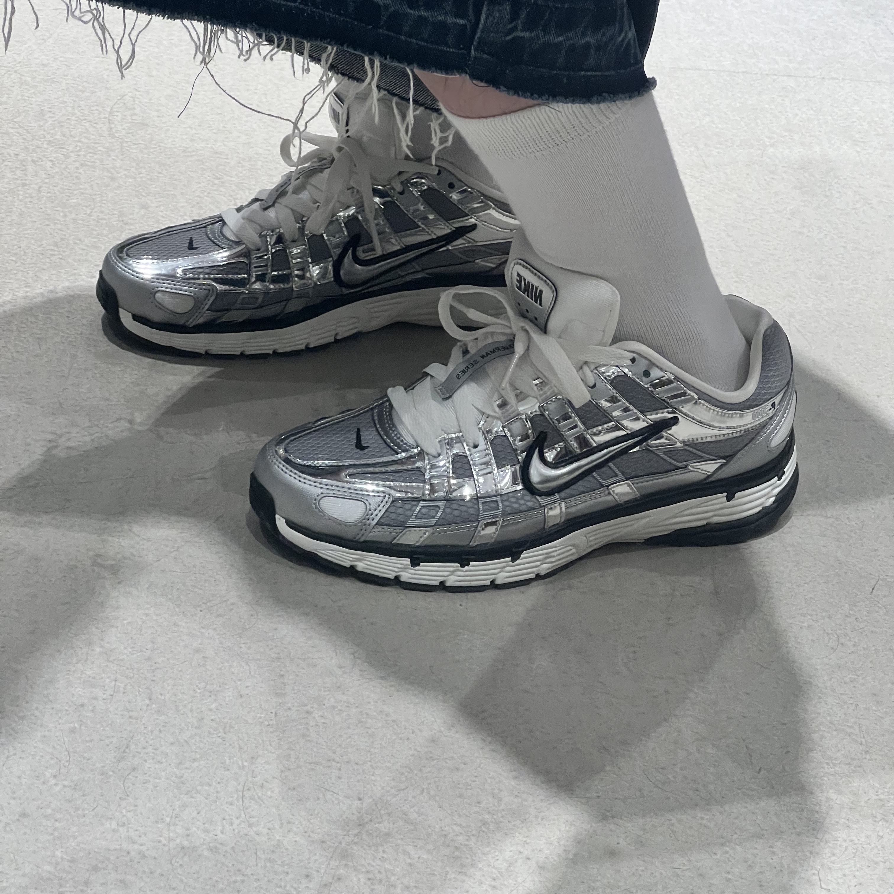 Nike P-6000 Metallic Silver 착용 스타일
