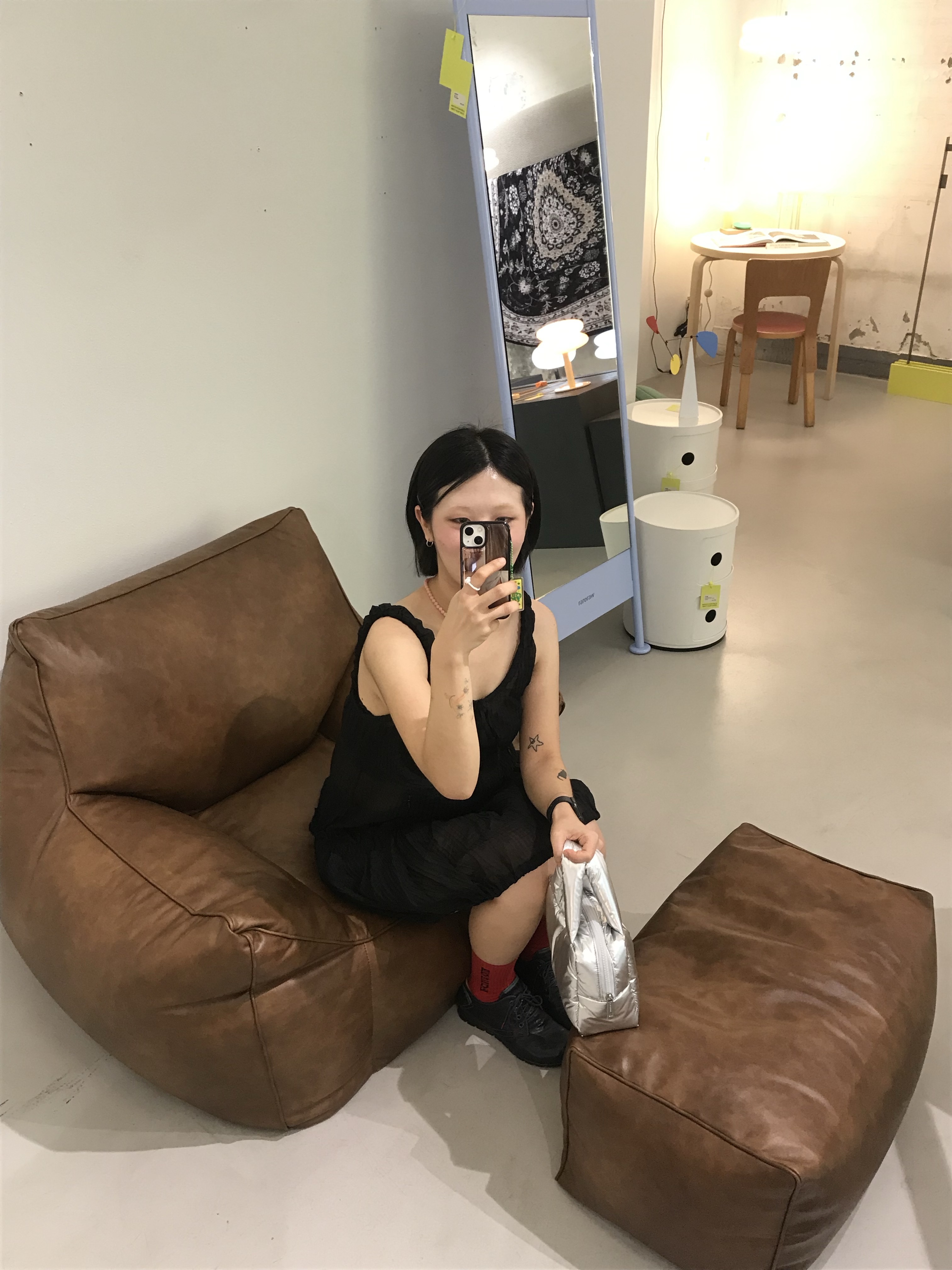 Fottsfotts Puffer Bag Mini Silver 착용 스타일 - 3